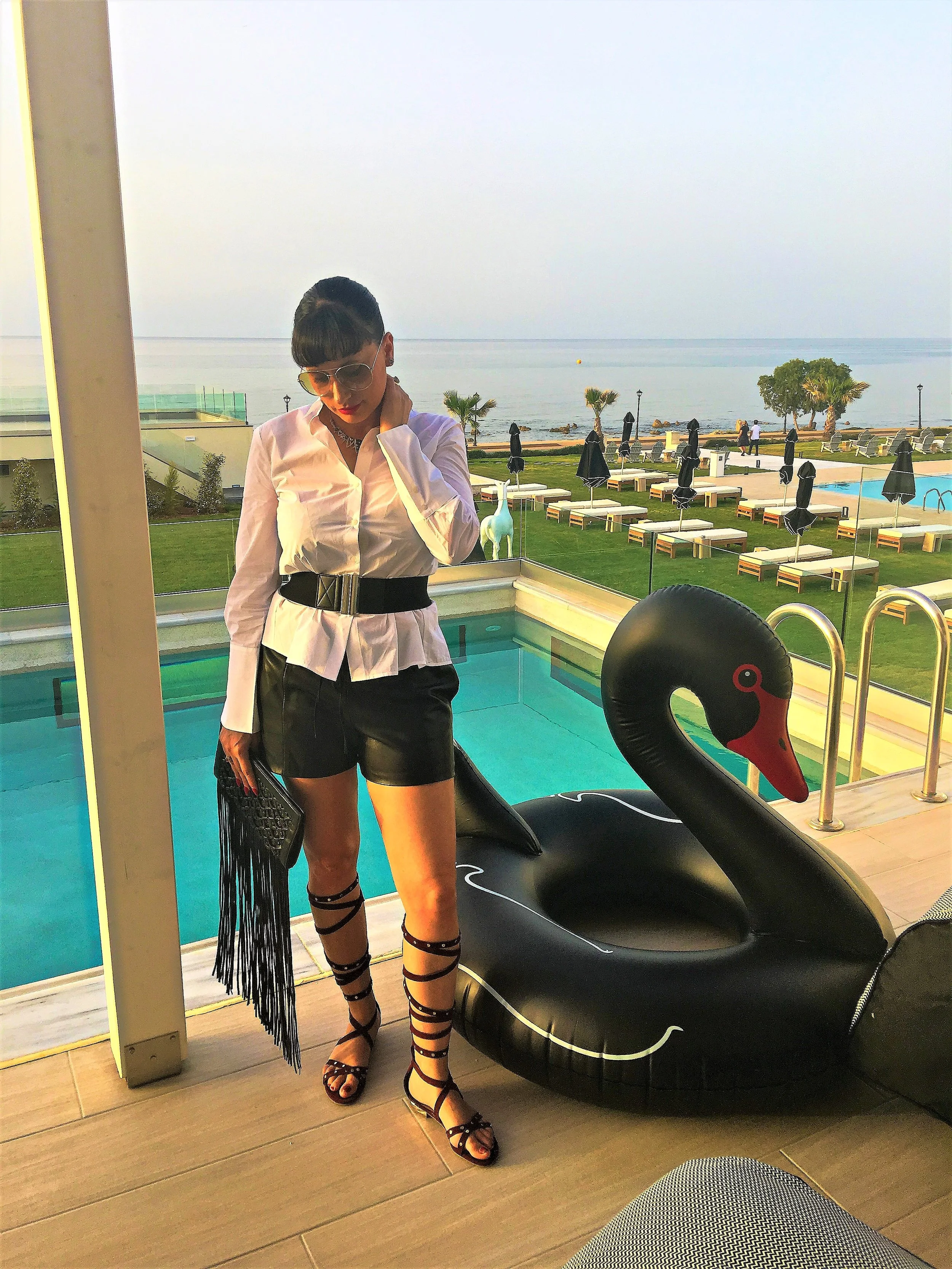 Crete, Greece Holidays: White shirt with a twist