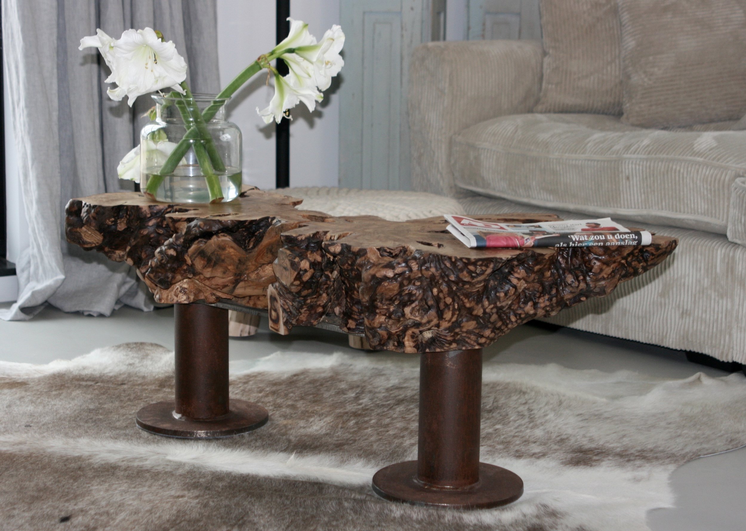 Salontafel van Olijfhout. Dit hout is honderden jaren oud, is zeer hard en heeft een prachtige houttekening.