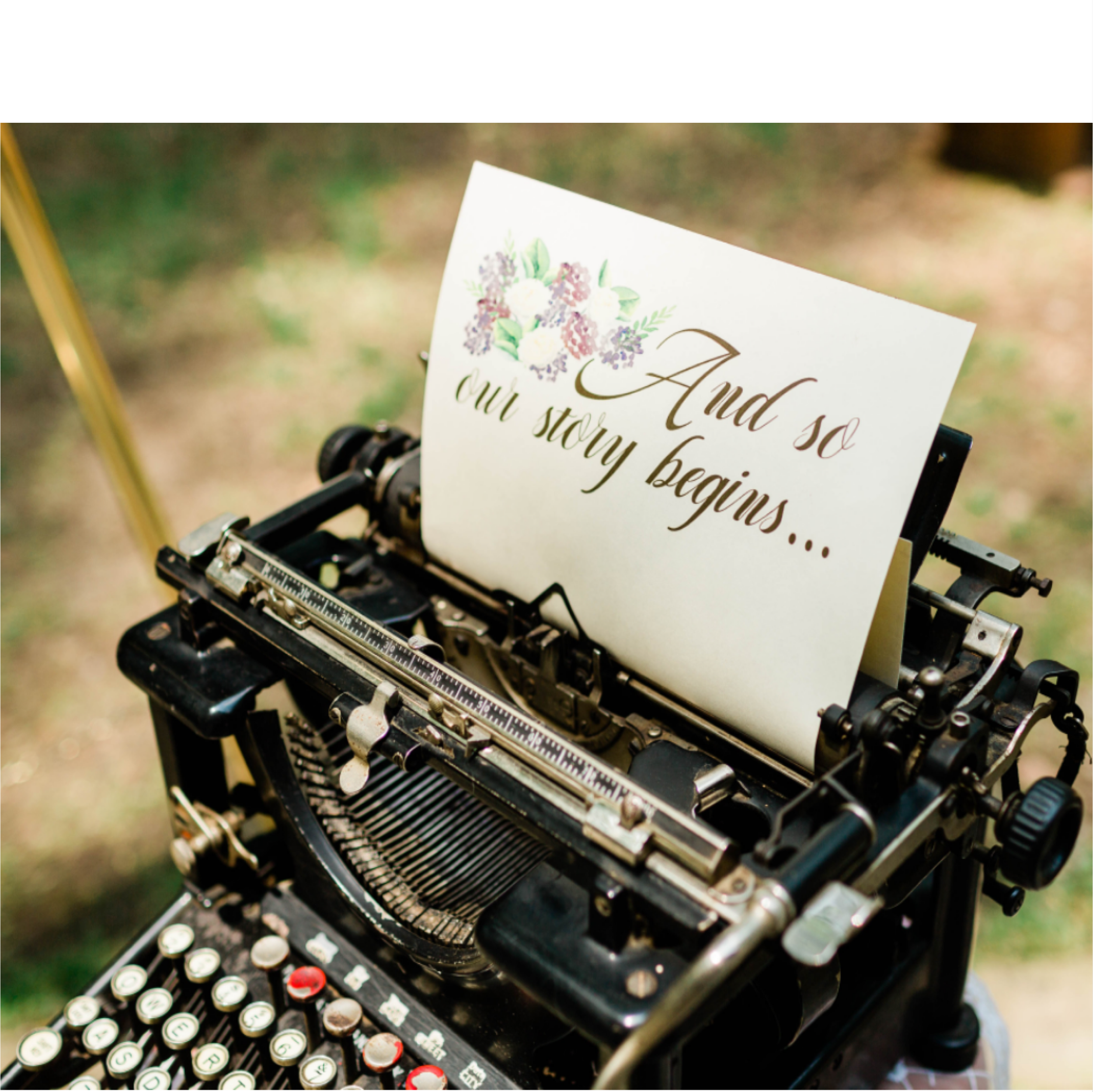 Black vintage typewriter.png