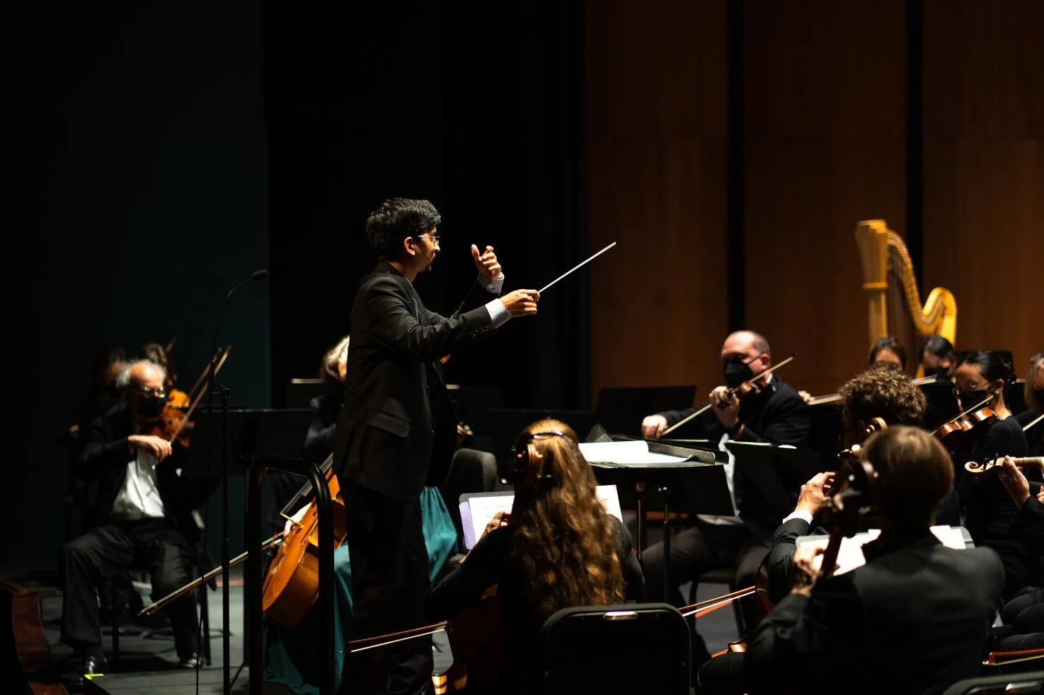 In concert with cellist Kendra Grittani and the Oakville Symphony, July 2022.