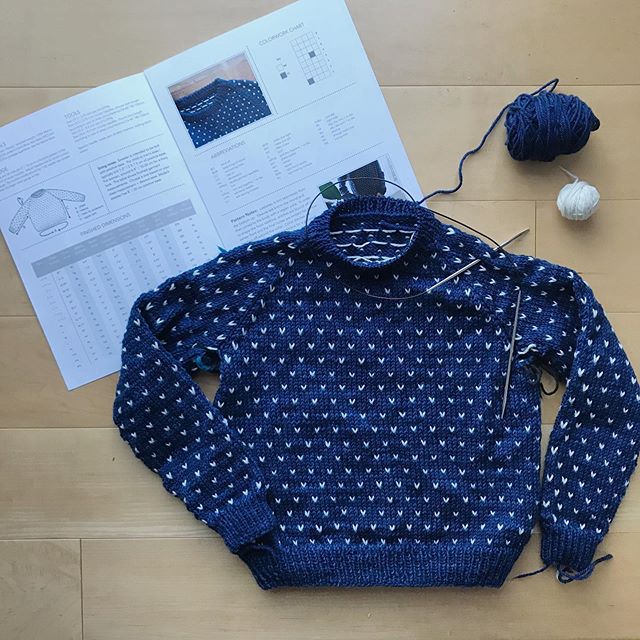 Spent the past week knitting this little Leelanau. It&rsquo;s the sixth time I&rsquo;ve knit the sweater in just over a year and it was no less enjoyable this time around! 🔹

There&rsquo;s something about those repetitive colorwork patterns that kee