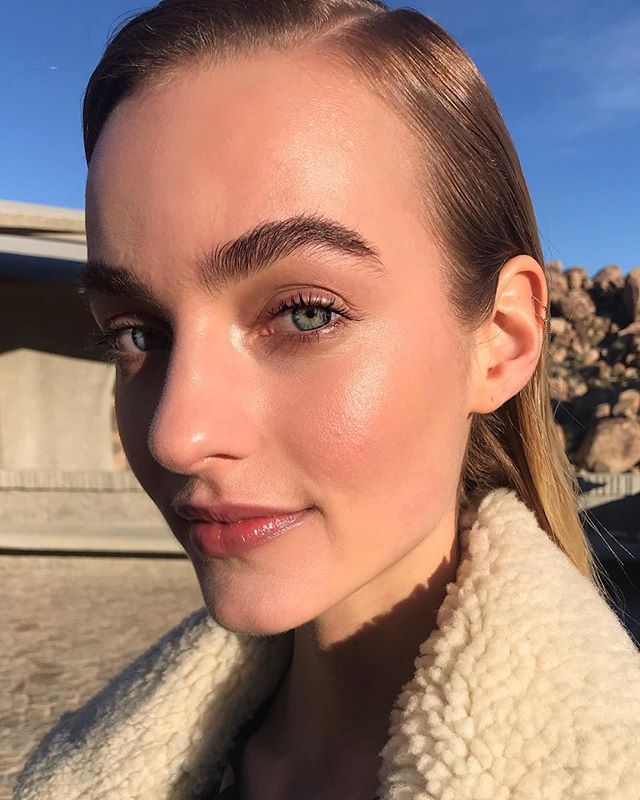 The beautiful ☀️sunshine ☀️face of @maartjeverhoef. I gave her this glow by using: 
1. @jenetteskincare Be Happy toner and Face oil (I spray first, apply oil, then foundation, then mist the toner again at the end). Everybody always loves this scent. 