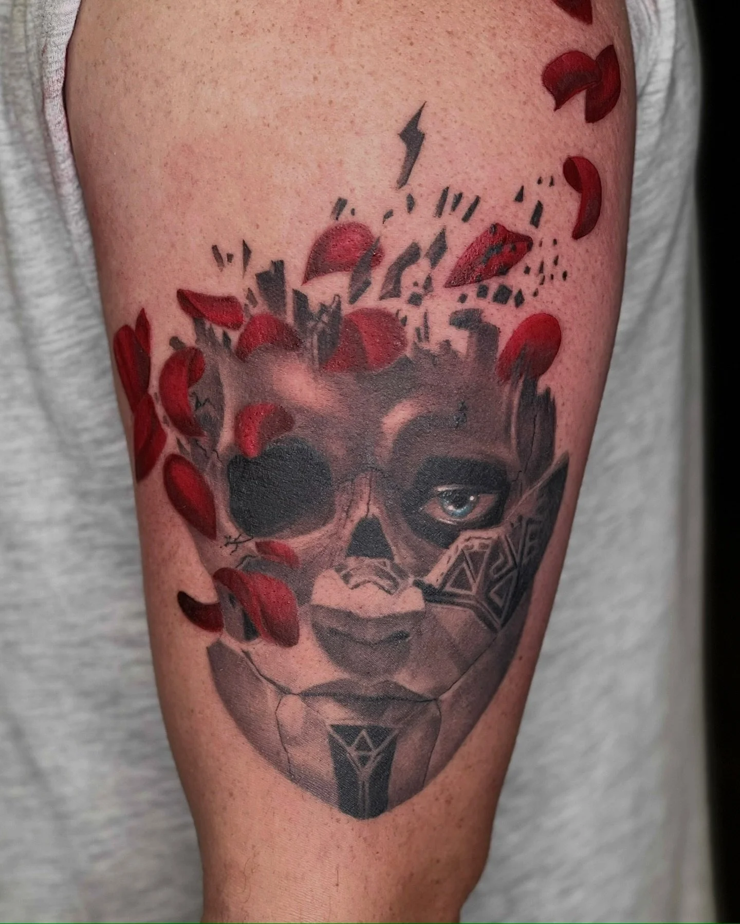 Expedition 33 🌹 - Alicia

(Face is healed, rose petals are fresh)

#expedition33 #realism #videogameart #chicago