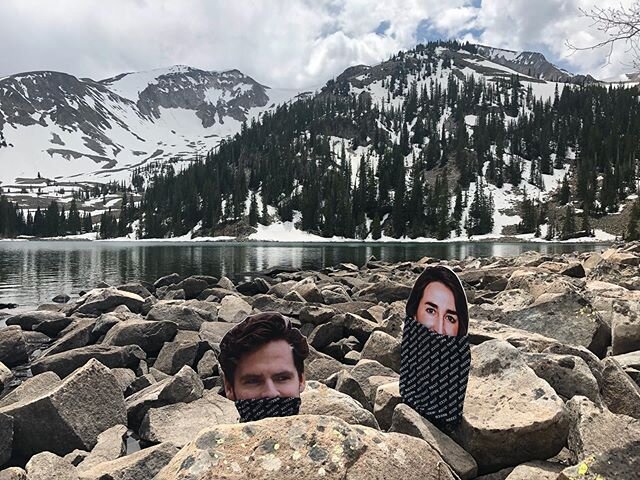 Ever the outdoor adventurers, but always mindful world citizens, these two remind you to #WearAMask 😷
*
*
*
#coronavirus #coronavirusmemes #coronavirusmemes😂😂😂 #covid19 #covid_19 #facemask #maskie #makecoronabeeragain #optoutside #MtSopris #adven