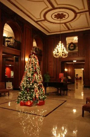 Celebrate:  7 Festive Holiday Activities in the Scenic City