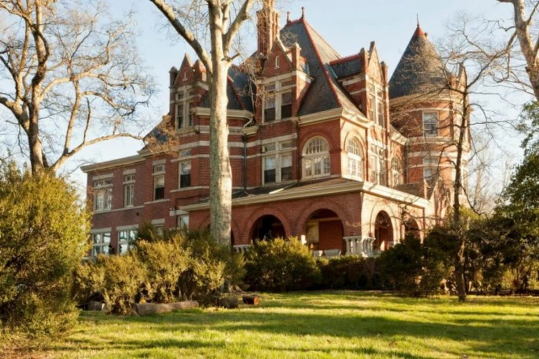 Southern Architecture:  Tour an 1894 Queen Anne Mansion on Missionary Ridge
