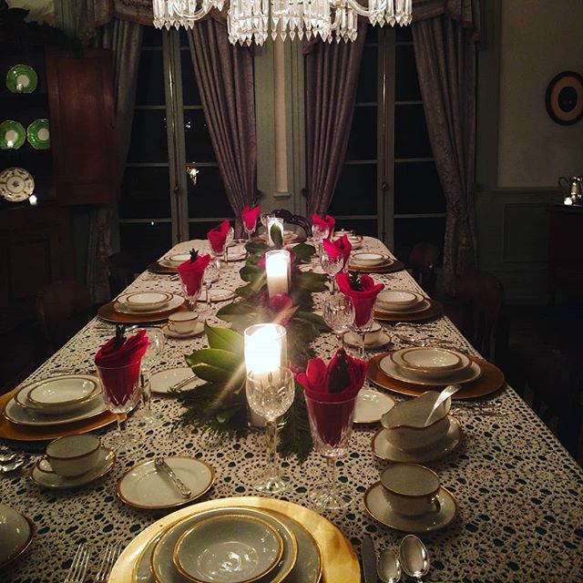 Gorgeous dining room at the Gordon Lee Mansion.  #historichomes  #nationalregisterofhistoricplaces #ifthesewallscouldtalk I can only imagine the history made around this table!
