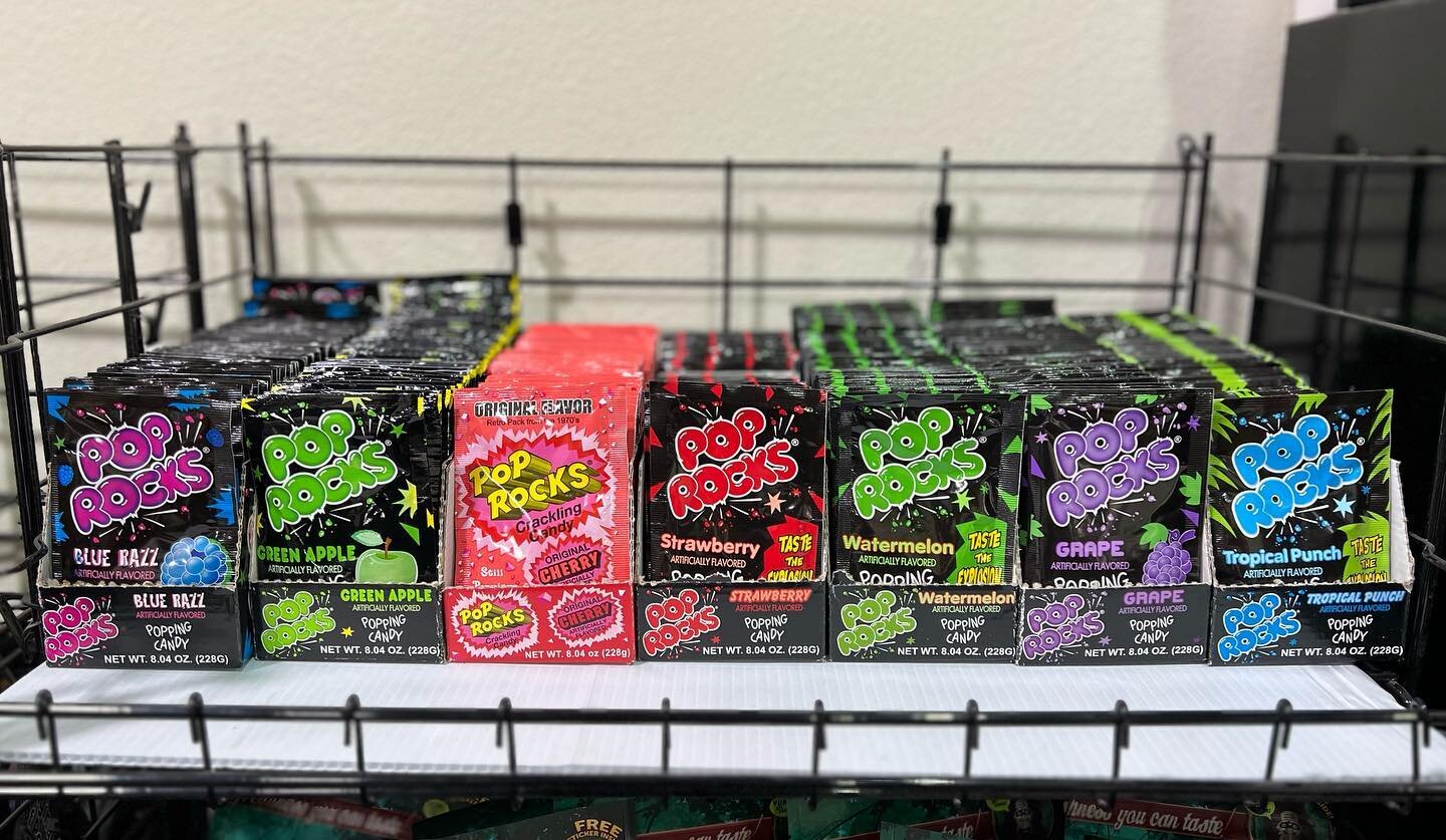 Every flavor of Pop Rocks! Come to the shop and try them all 💥 
.
.
#moonmanprinting #downtownroswell #mainstreetroswell #roswellnm #roswellaliens #poprocks #poprockspoppingcandy #alltheflavors