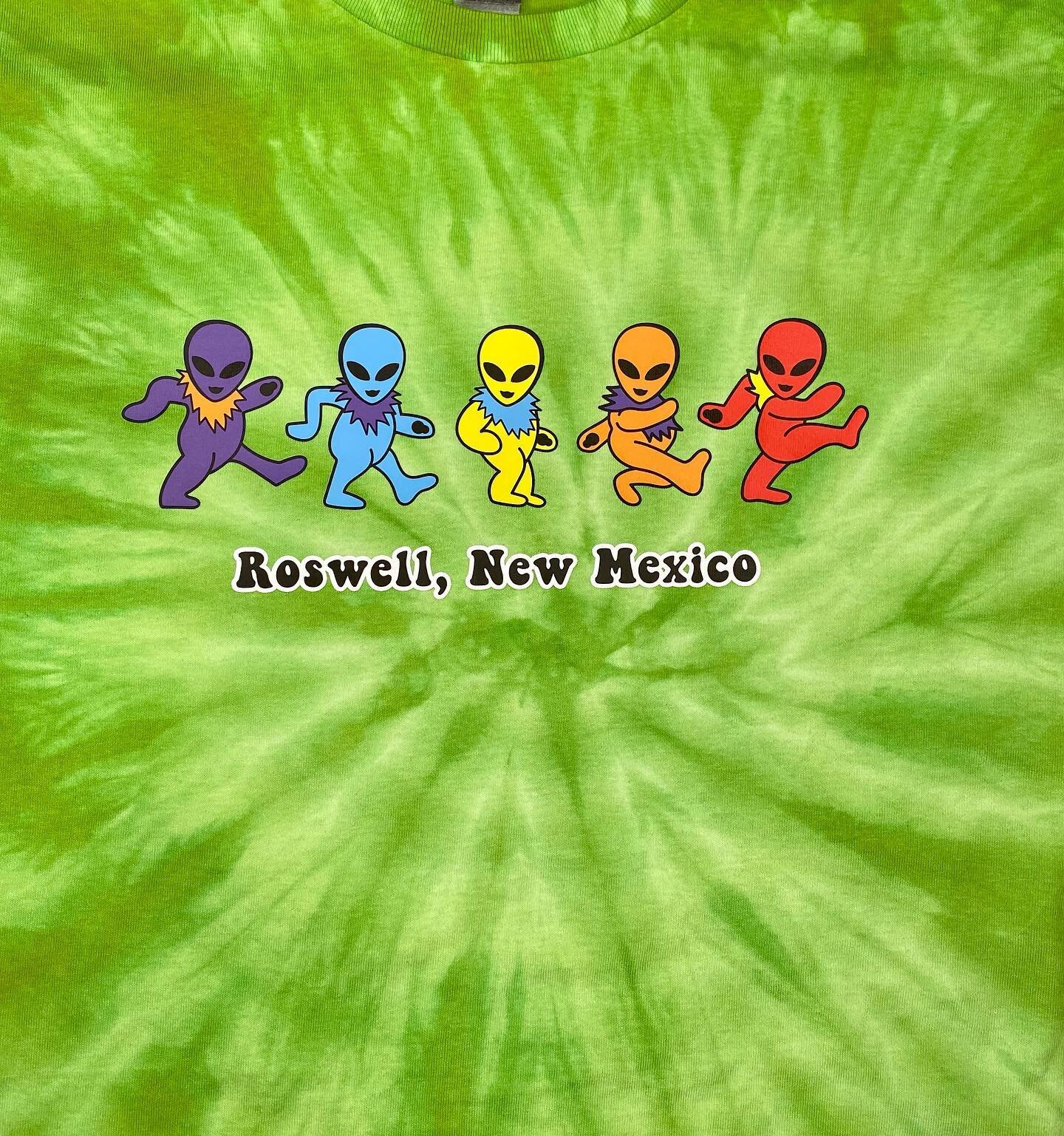 Come and get one of our new Grateful Alien tie dye shirts!
.
.
@jlt21 always provides us with amazing artwork!

#moonmanprinting #downtownroswell #roswell #mainstreetroswell #roswellnm #aliens #roswellaliens #aliensinroswell #alienshirt #tiedye #grat