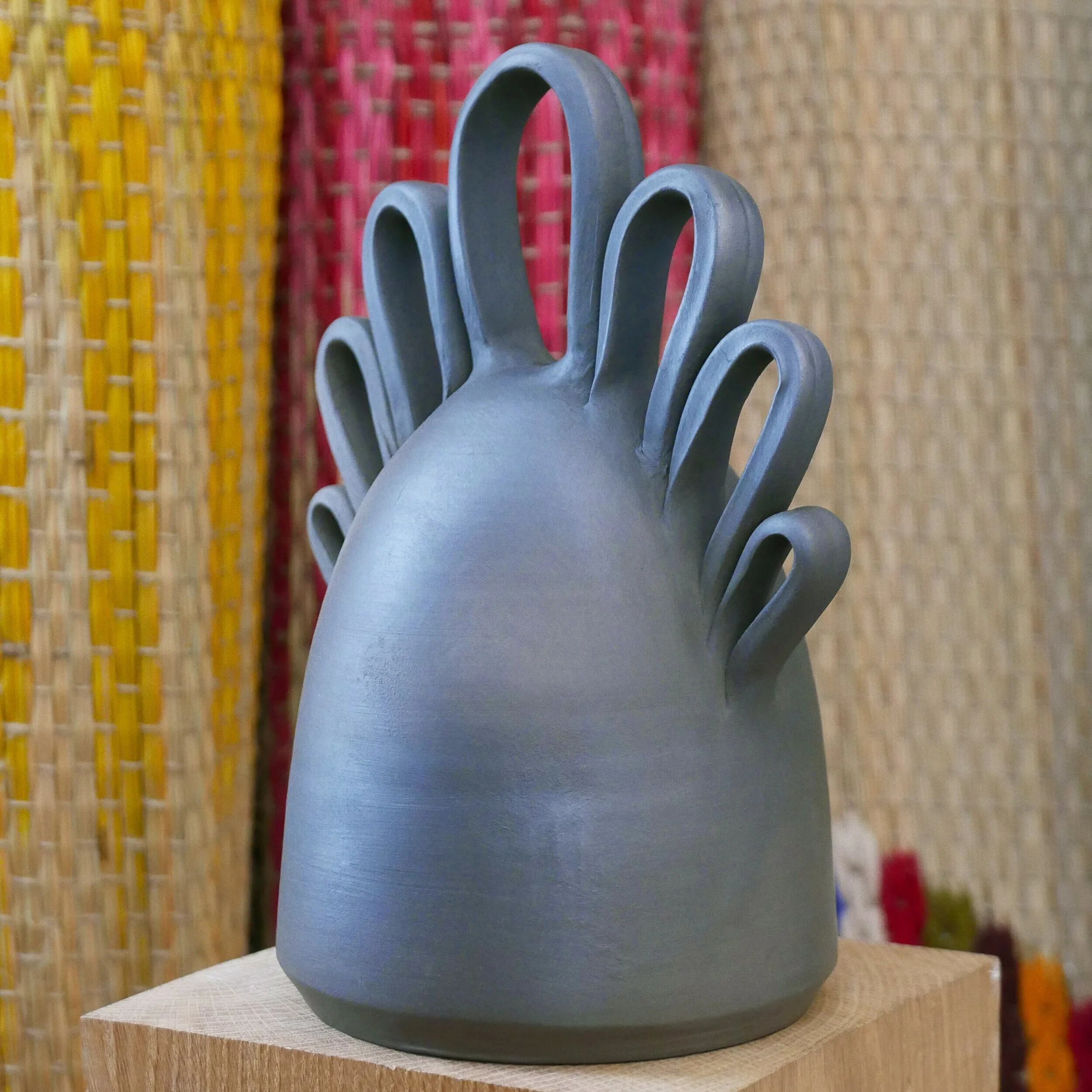 Datcha - Sculpture en ceramica negra / ceramica negra terracotta