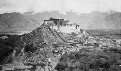 The Potala Palace in Lhasa taken by F. M. Bailey on the Younghusband Mission to Tibet, 1903–4. The British Library, Neg 1083/14(336)