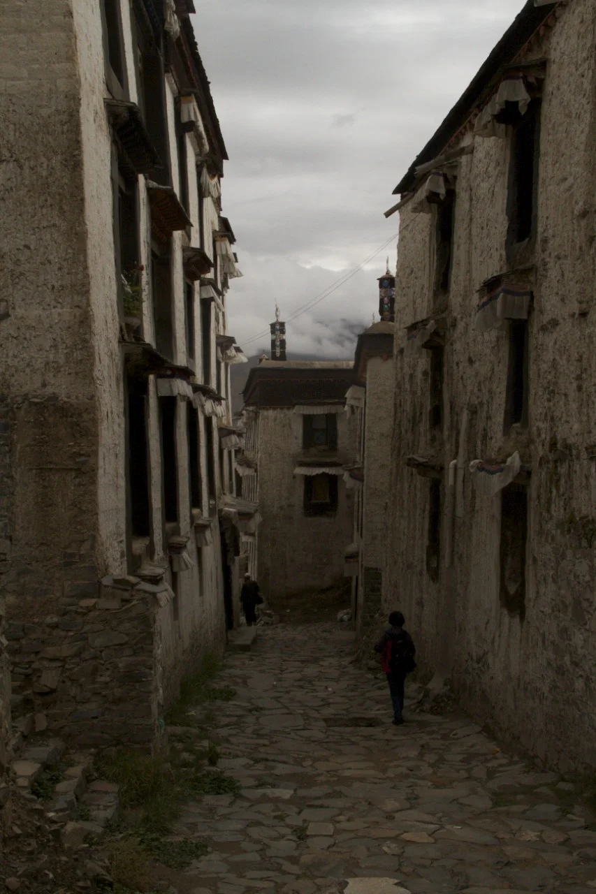 The dilapidated back streets of Tashailhunpo monastery