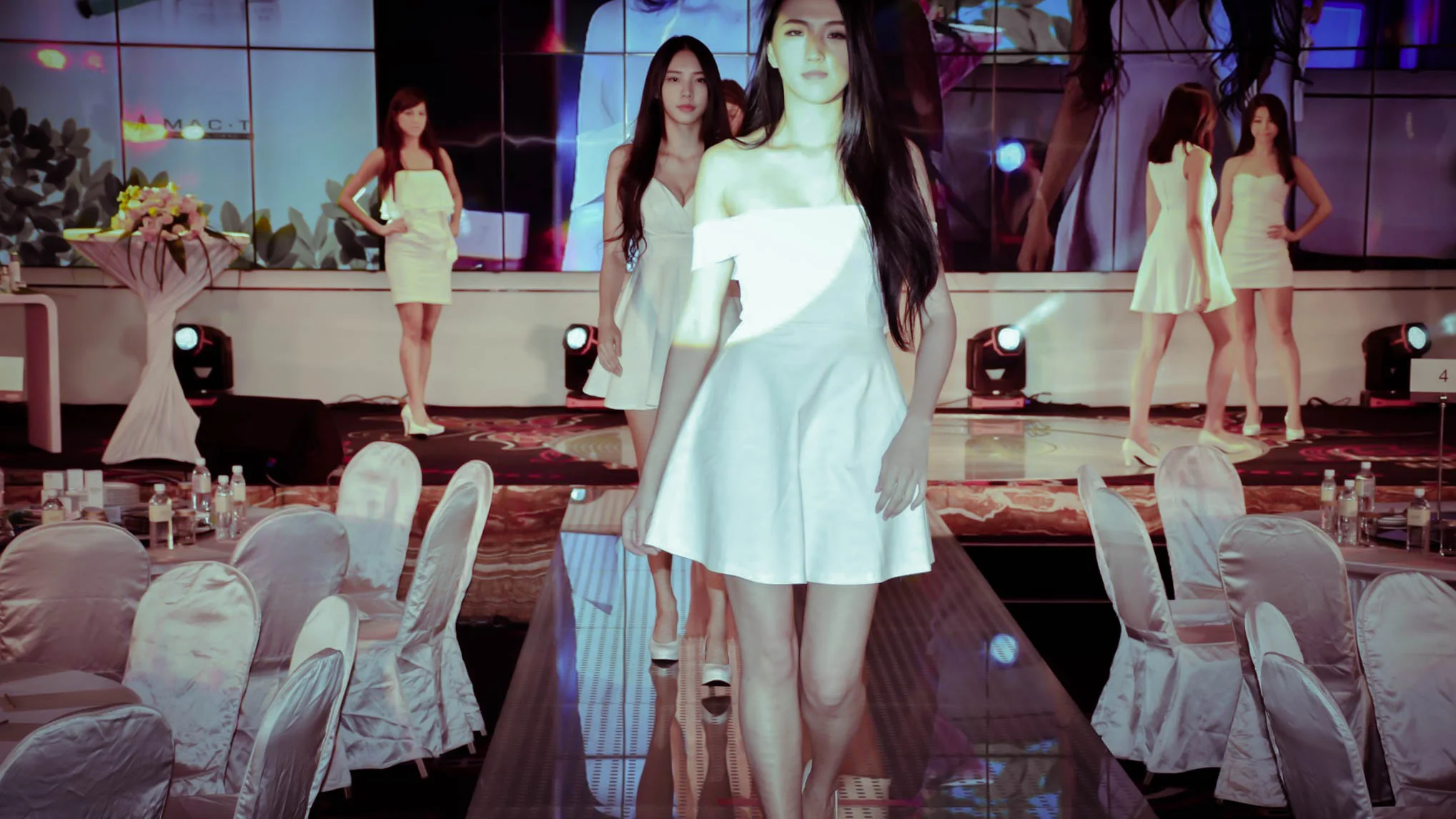 Catwalk : 走秀