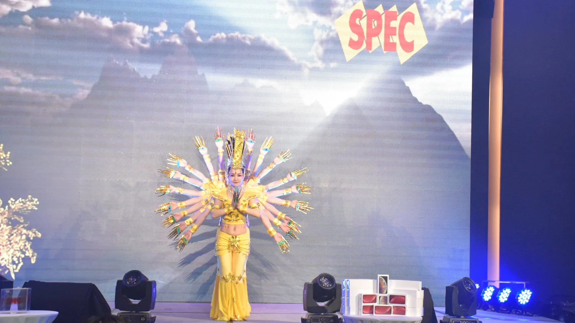 Qianshou Guanyin: 千手觀音
