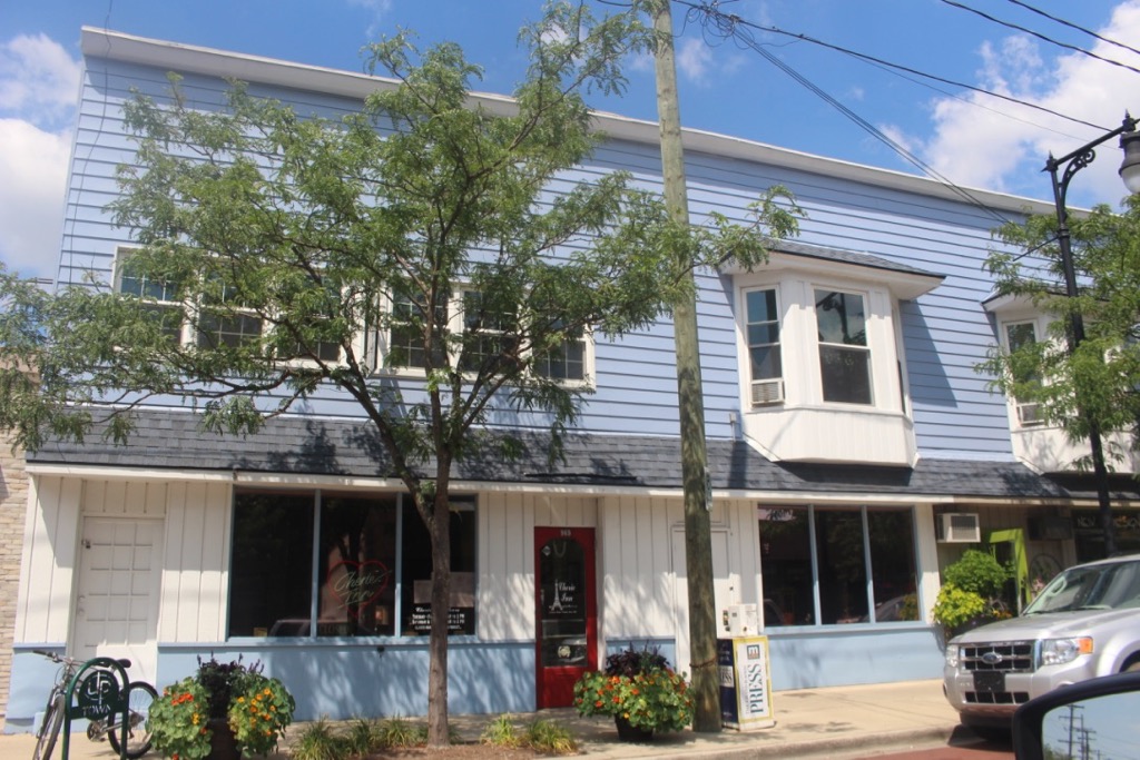 UPTOWN CHERIE INN/CHERIE INN