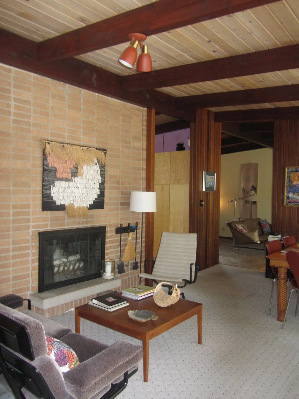 HORIZONTAL BRICK OF FIREPLACE WALL