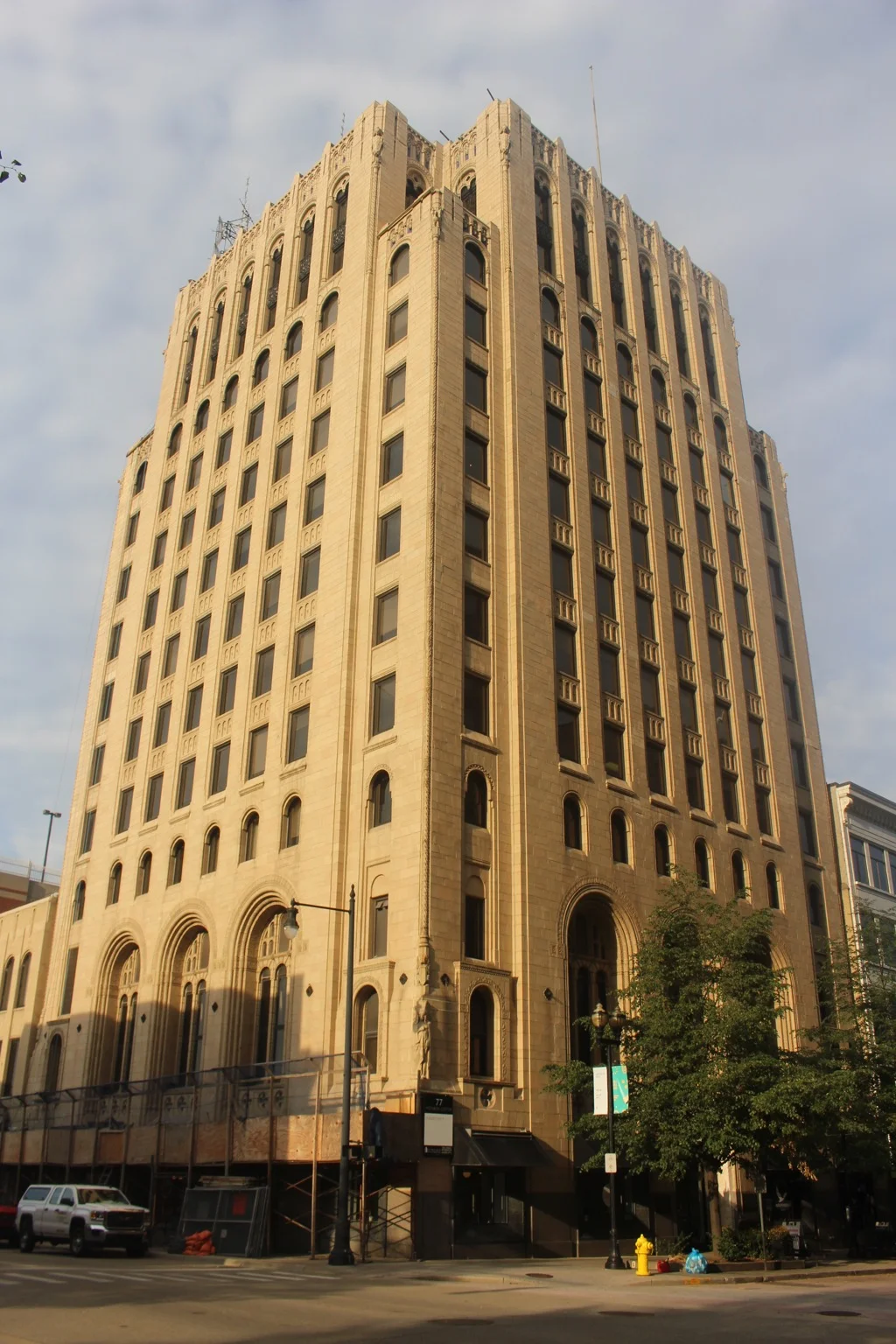 Current photograph of the Michigan National Bank Building on Monroe Center with the Native American sculpture just visible at the lower right. Pam VanderPloeg, copyright 2017.