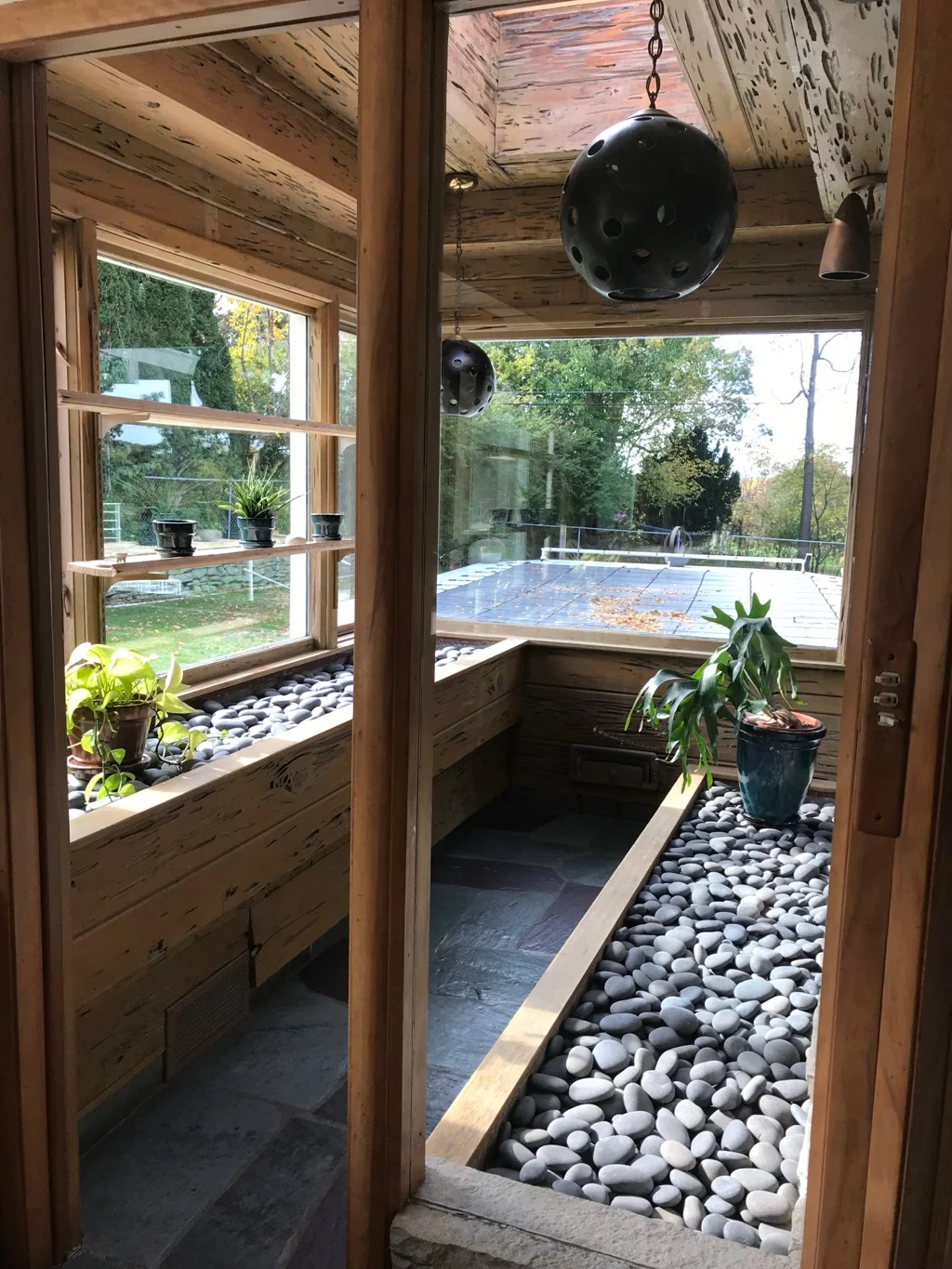 GREENHOUSE AND PLANTER