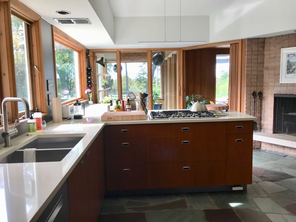 KITCHEN COUNTERS AND SINK