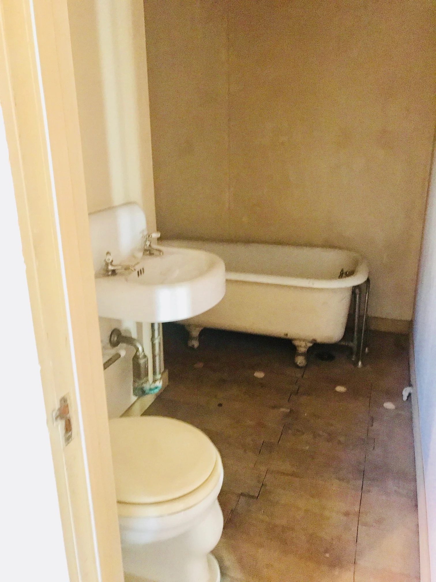MORE HISTORY PRESERVED: THE MAID'S BATH JUST AS IT WAS ON THE THIRD FLOOR WITH ORIGINAL CLAW FOOT TUB.