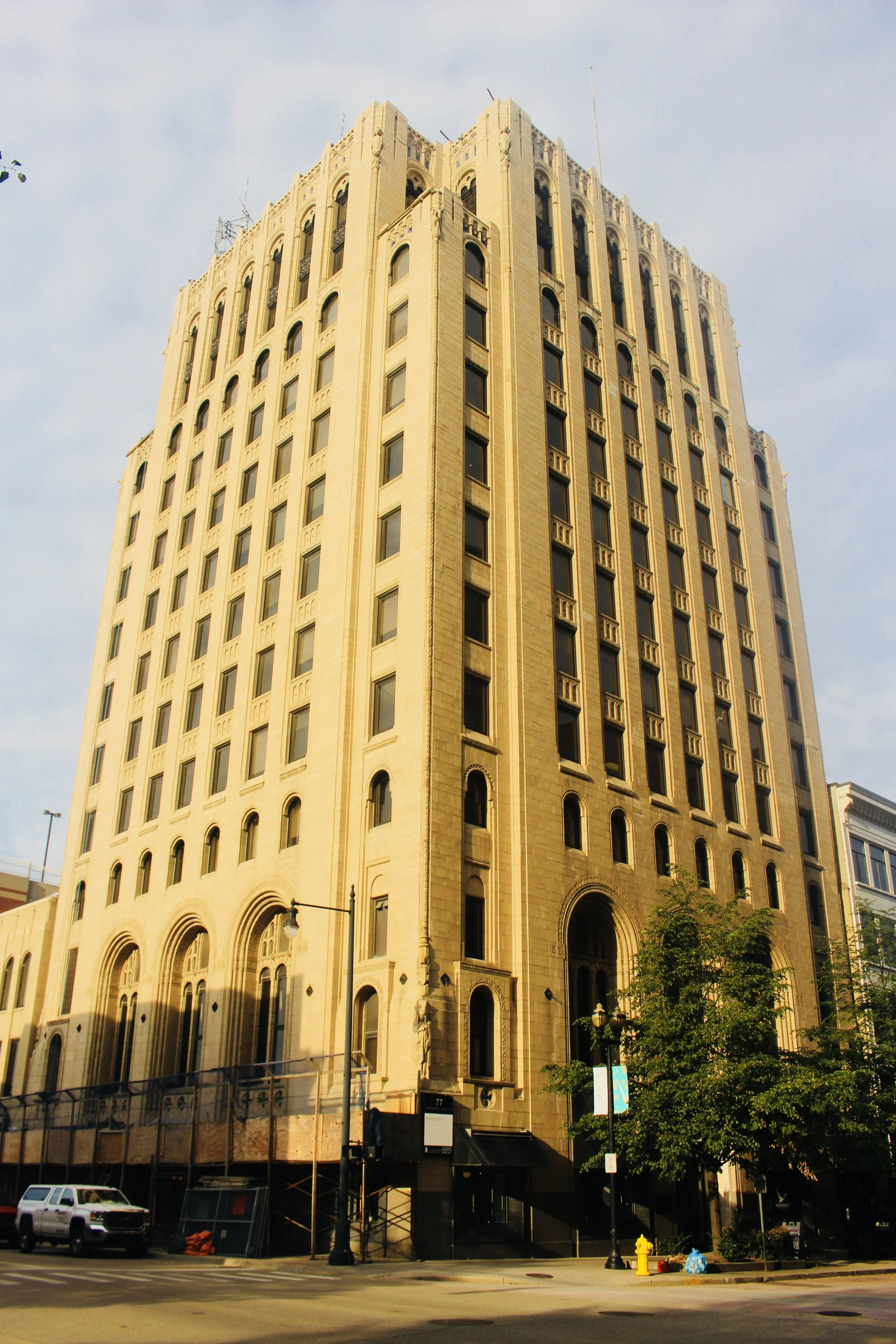 77 MONORE.jpg