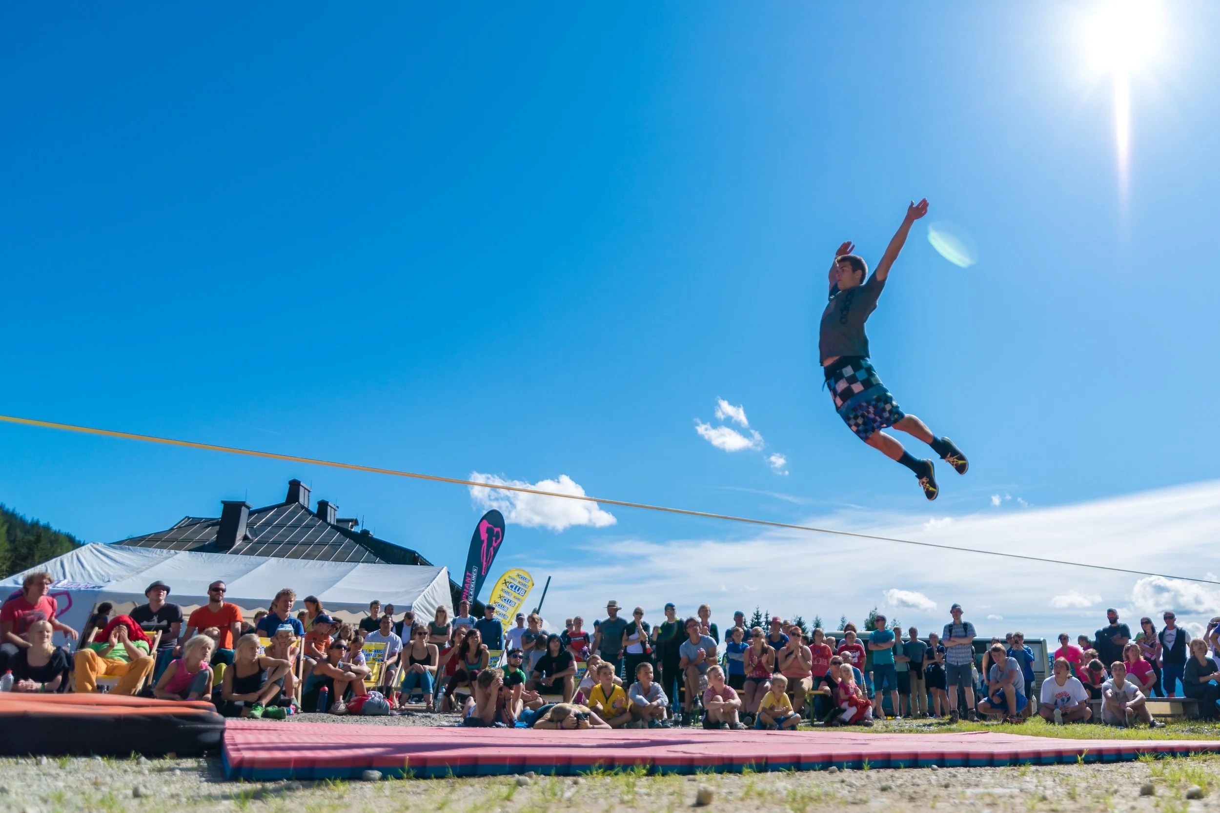 Slackline Show & Event Entertainment One Inch Dreams