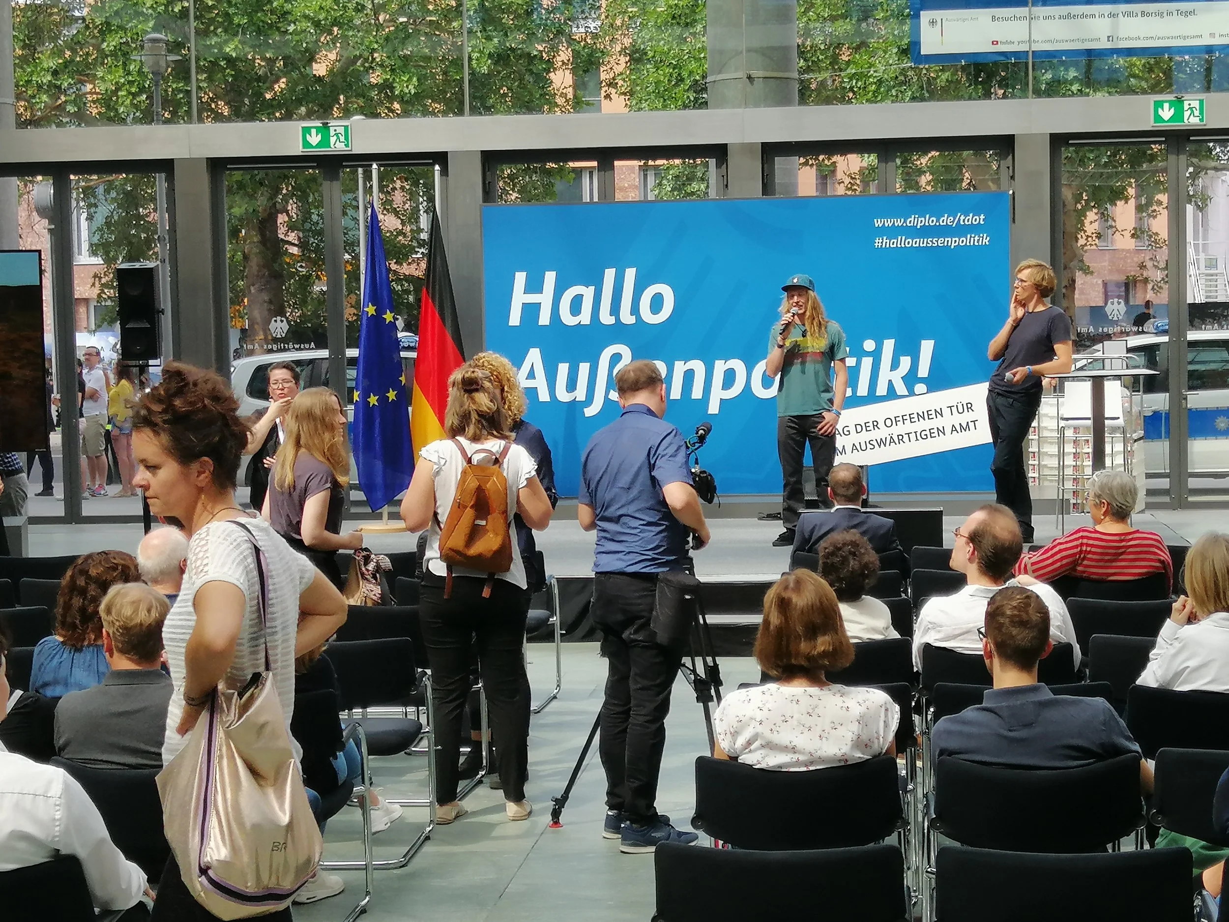 Hallo-Außenpolitik (1).jpg