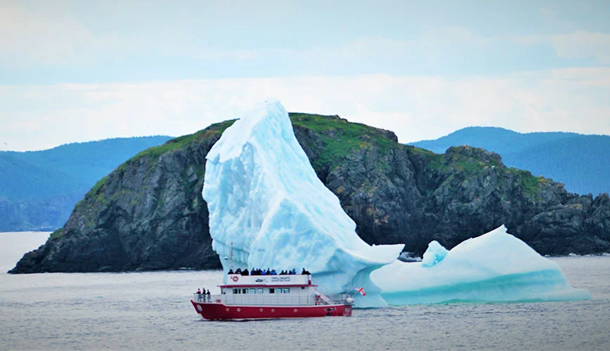 WOW_Iceberg-Boat.jpg