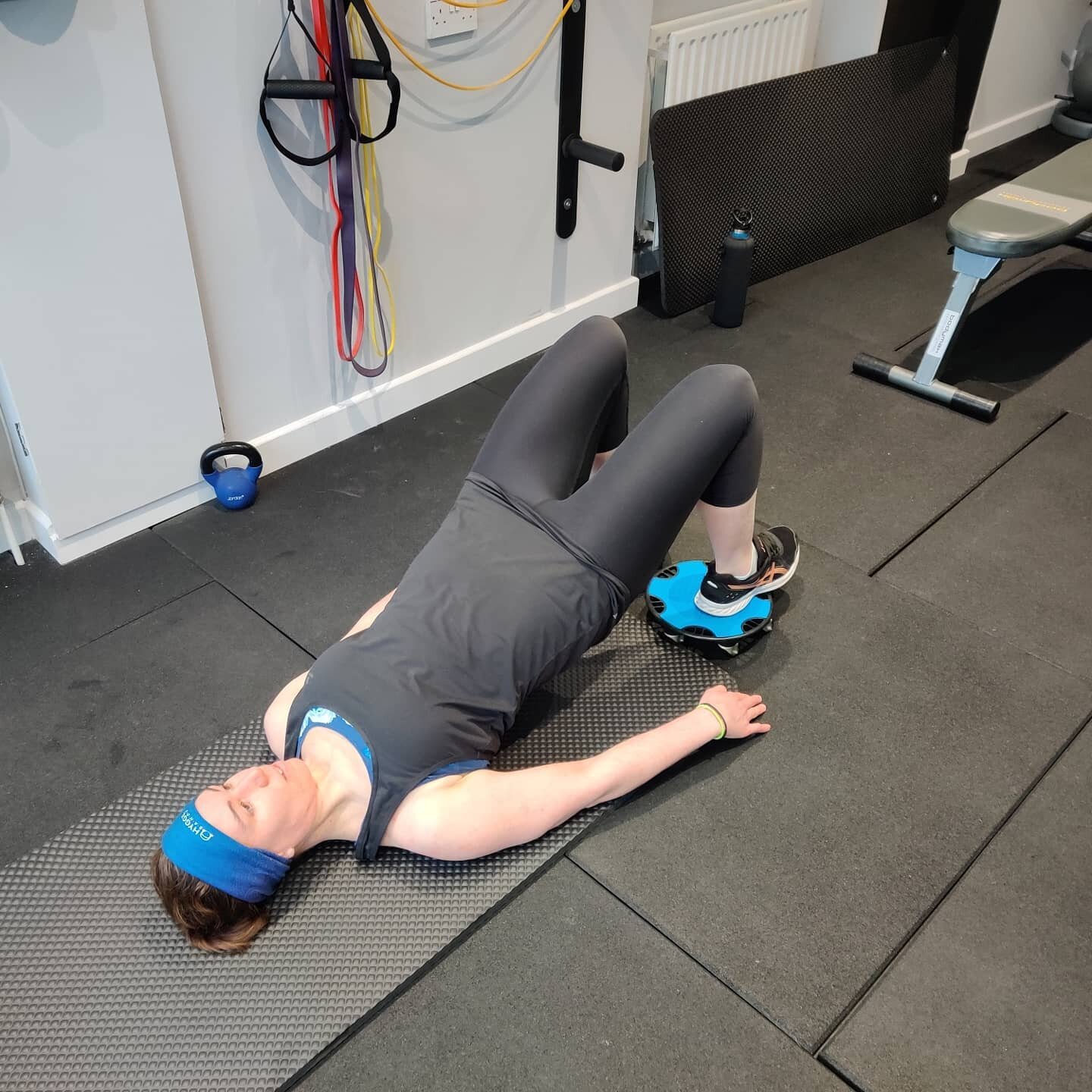 Someone's got to use the new toys... Finished a circuit session with these exercises:
1) Hamstring Curls
2) Slider Crunches 
3) Slider Roll Outs
#personaltraining #workout #newyear #sodyoutier4 #studio #eastdulwich