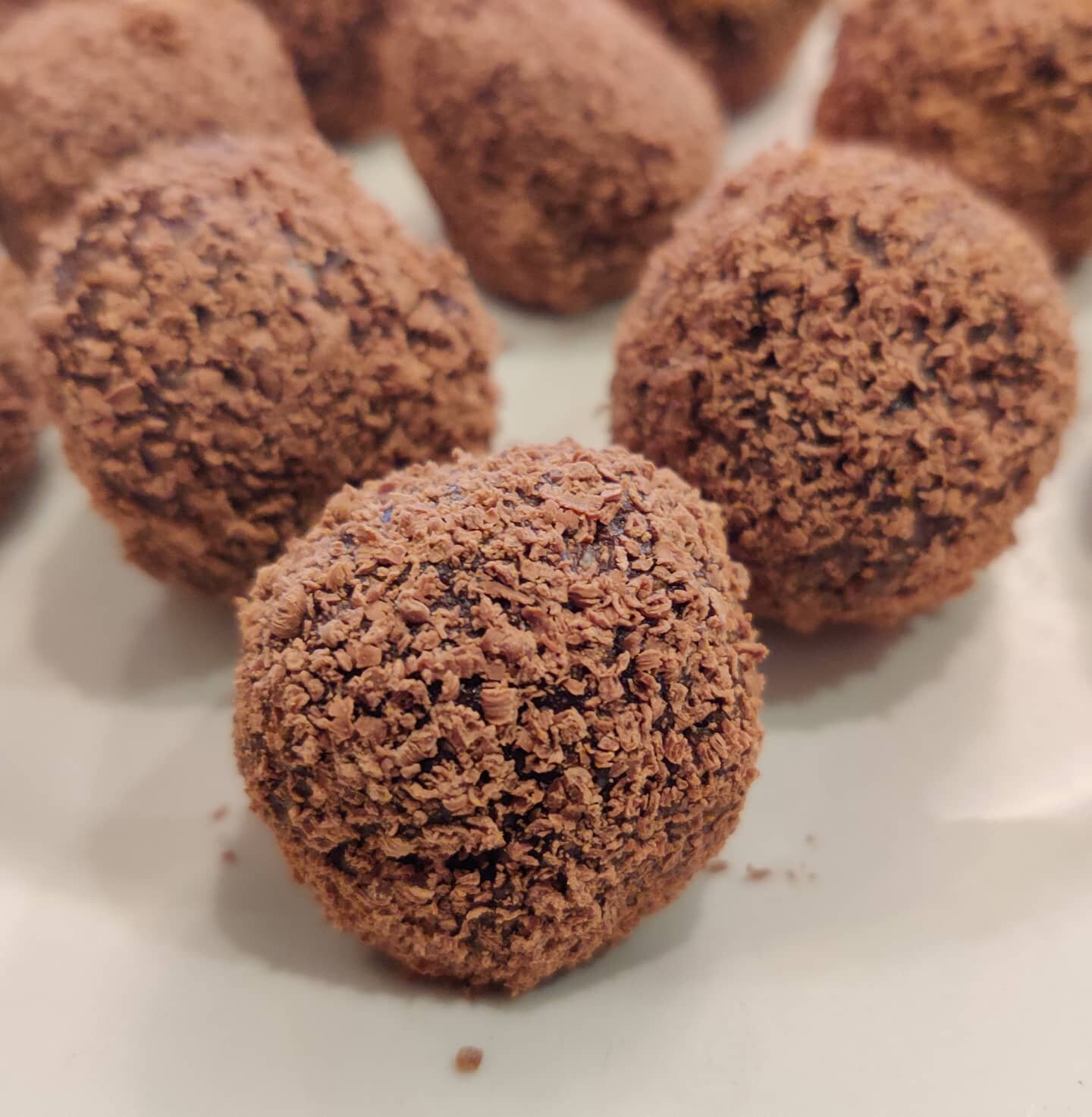 Delicious sweet treat made from dates, oats, Brazil nuts and #yoursuper magic mushroom powder. Perfect for rainy evenings but you're going to get messy hands making them!! 
#nomnomnom #chocolateballs #snack #tasty #glutenfree #dairyfree