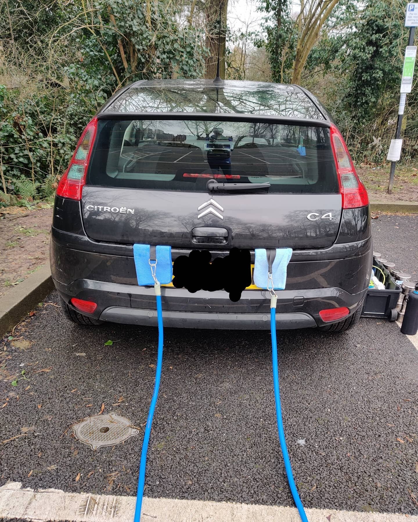 First outdoor session of the year and it was a great, albeit wet one! ☔ Loving the easy set up of the #inertiawave bands and was lovely to train Steven again! 
#personaltraining #peckhamrye #welcomeback  #morelikeswimming