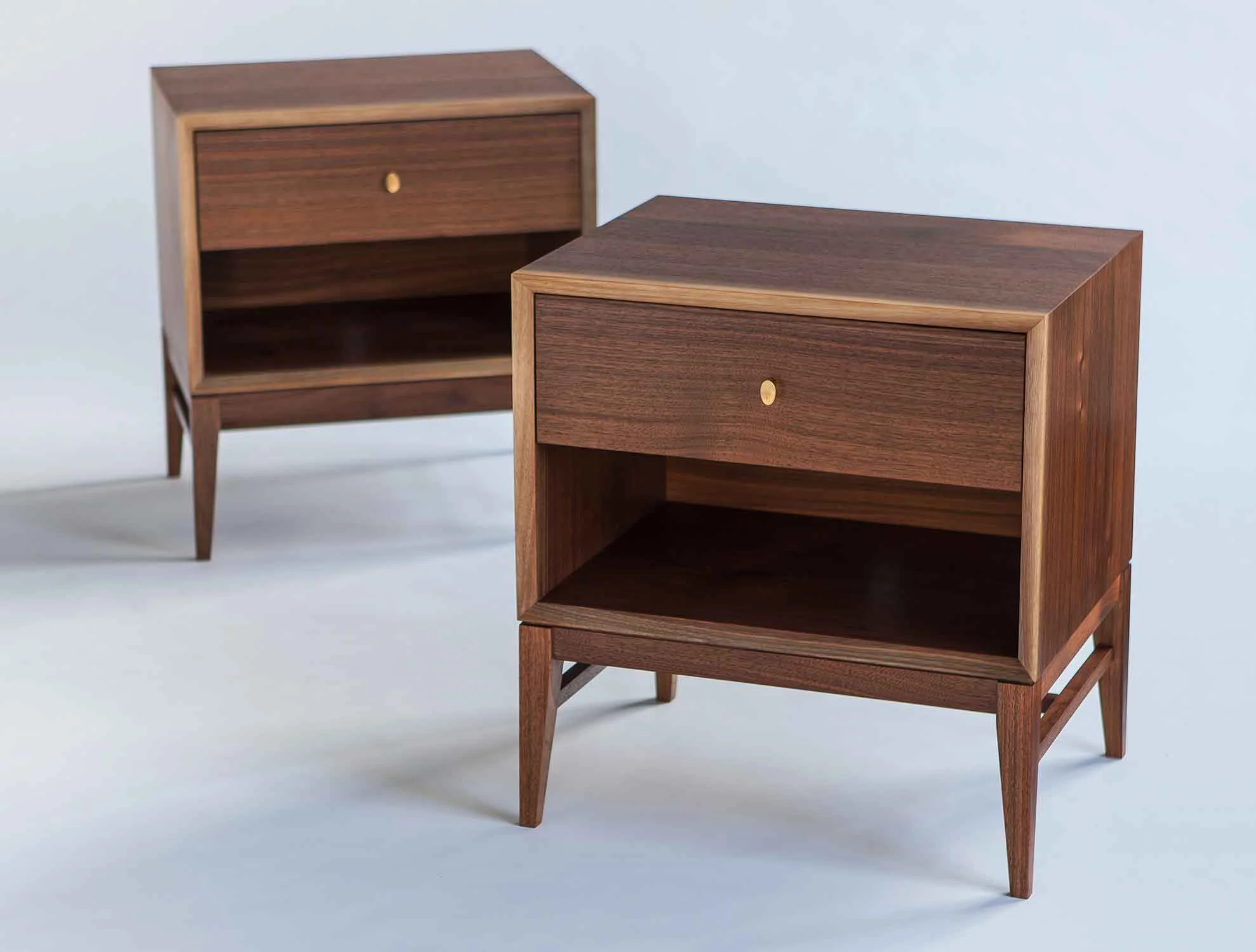 wickham_quartersawn_walnut_nightstand3_tom_moore_photo.jpg