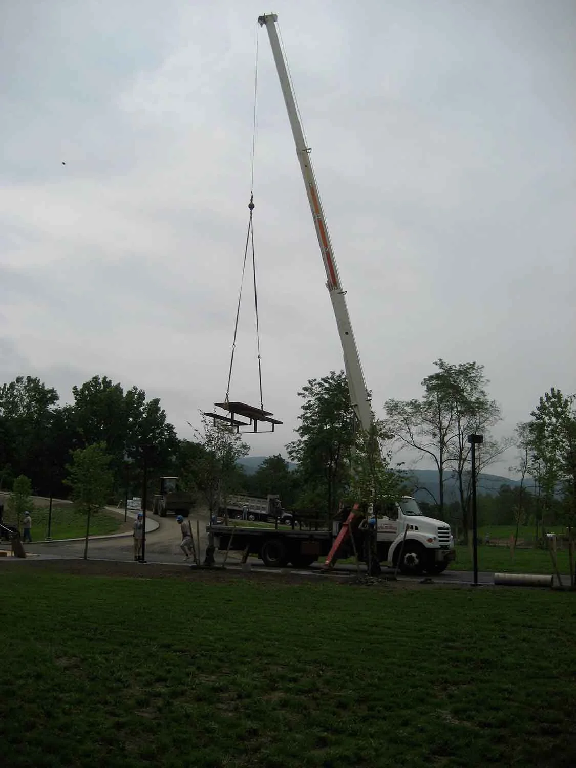 scenic-hudson-picnic-tables-12040.jpg