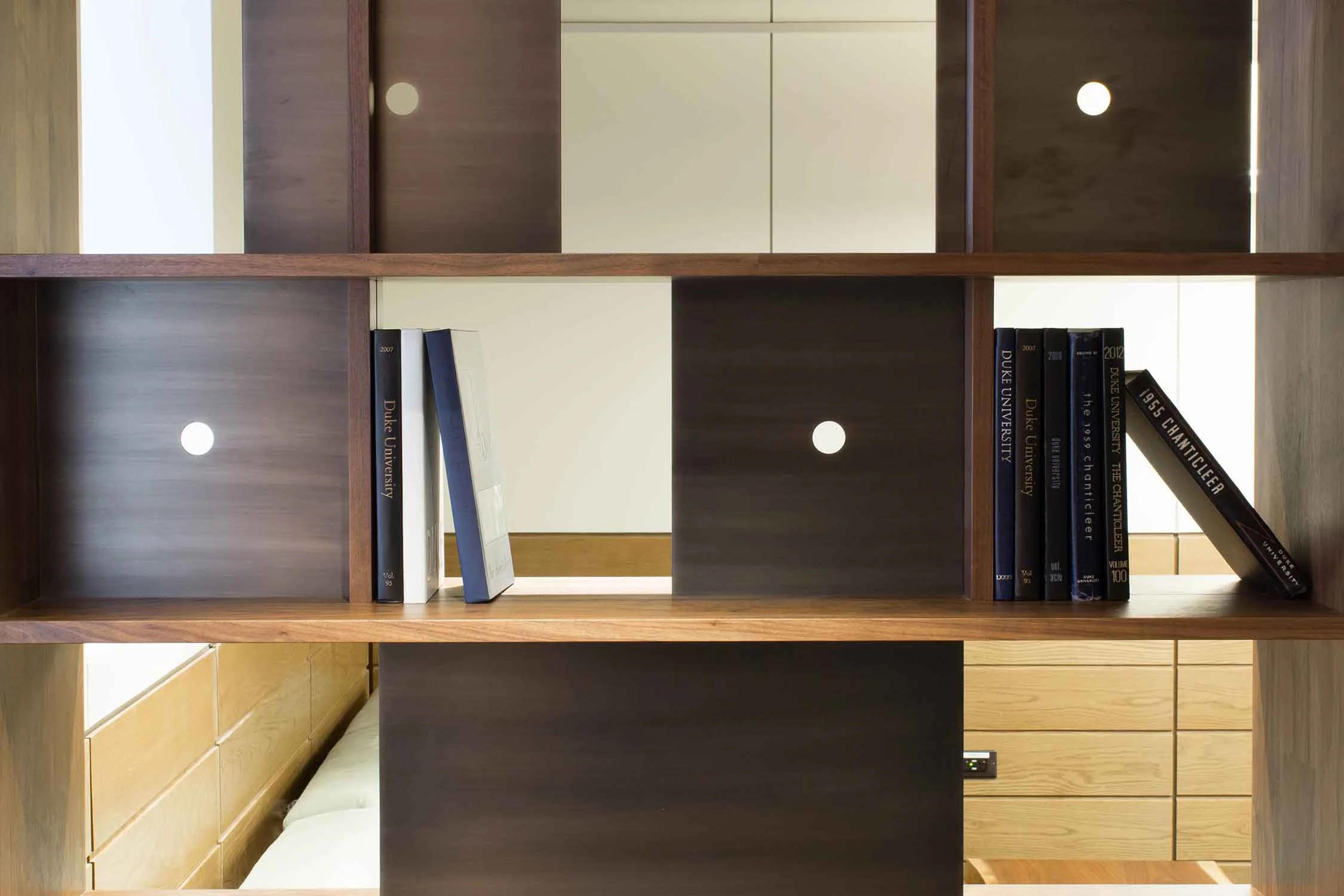 duke-bookcases-413.jpg