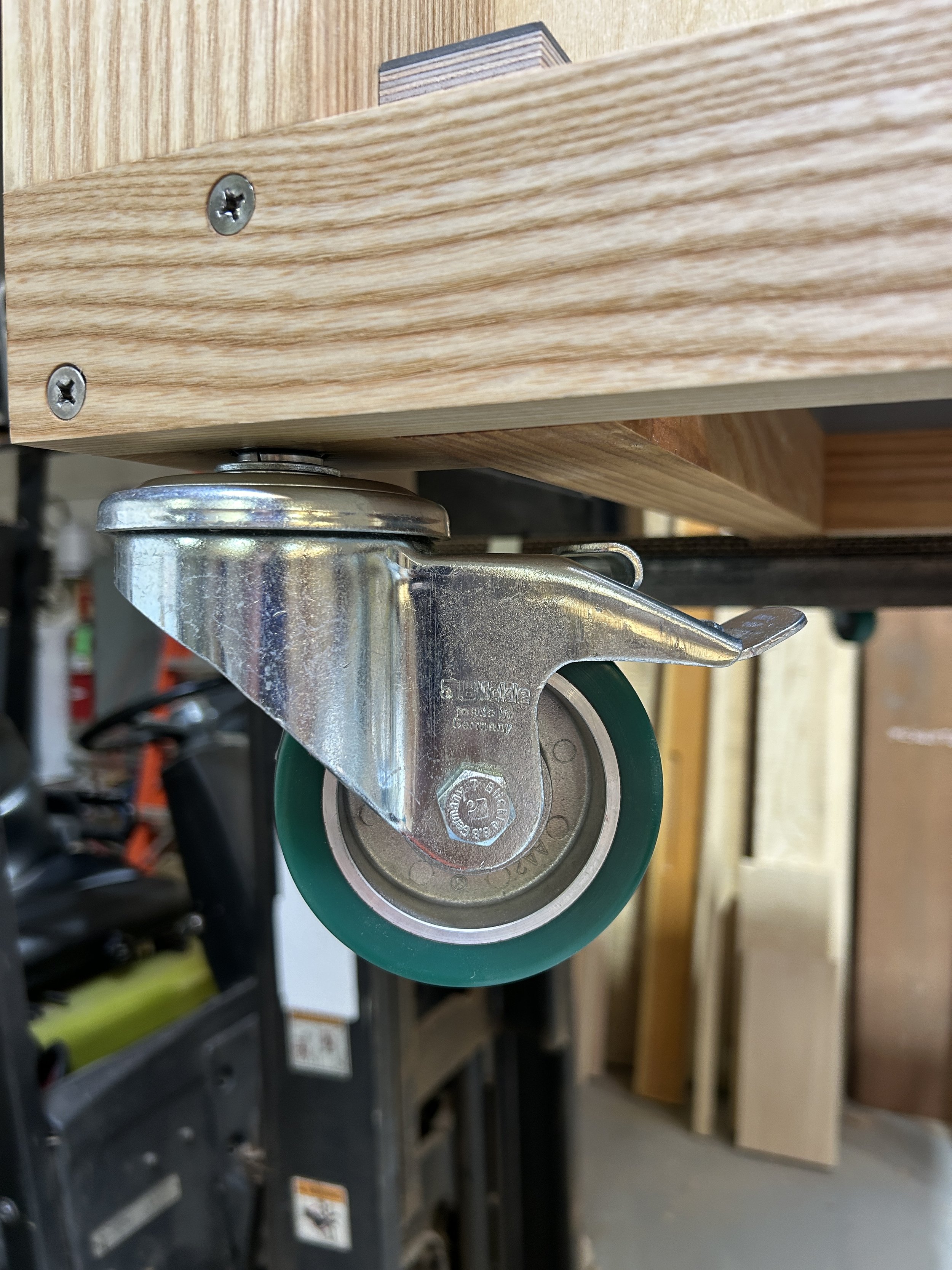 Schramm worktable - 1.JPG