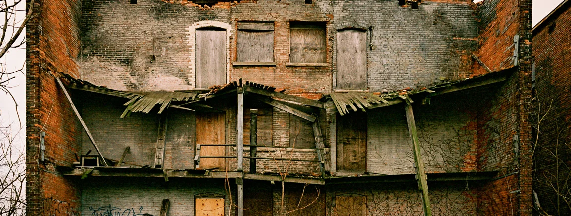 Vacant_Building_1_Detroit_2005.jpg