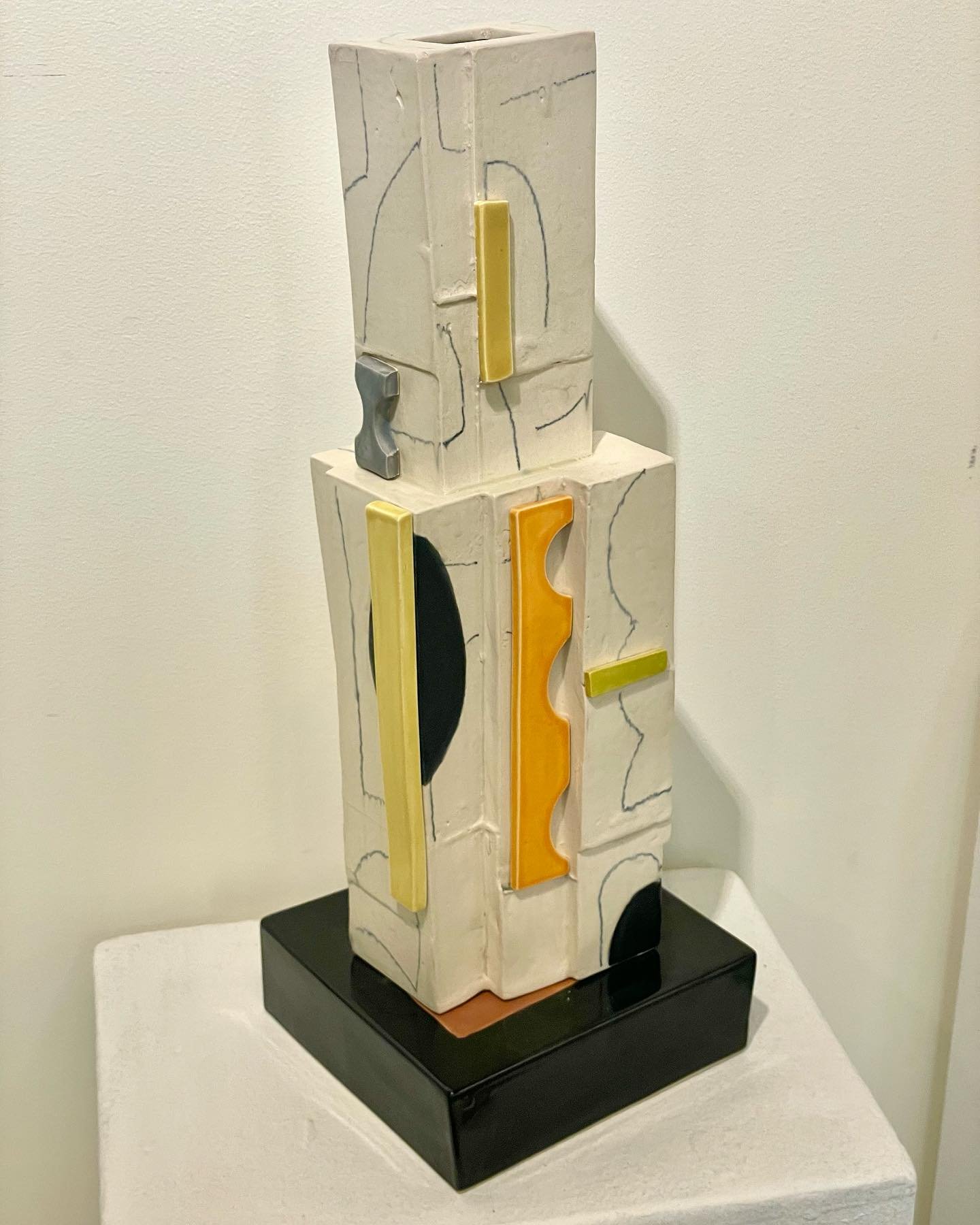 This large vase will be in The Spring Luncheon,May 2, at the Houston Center for Contemporary Craft Silent Auction of ceramic artworks, hand-picked by honorees, Garth Clark and Mark Del Vecchio.
The auction is online and there is also a Buy Now option