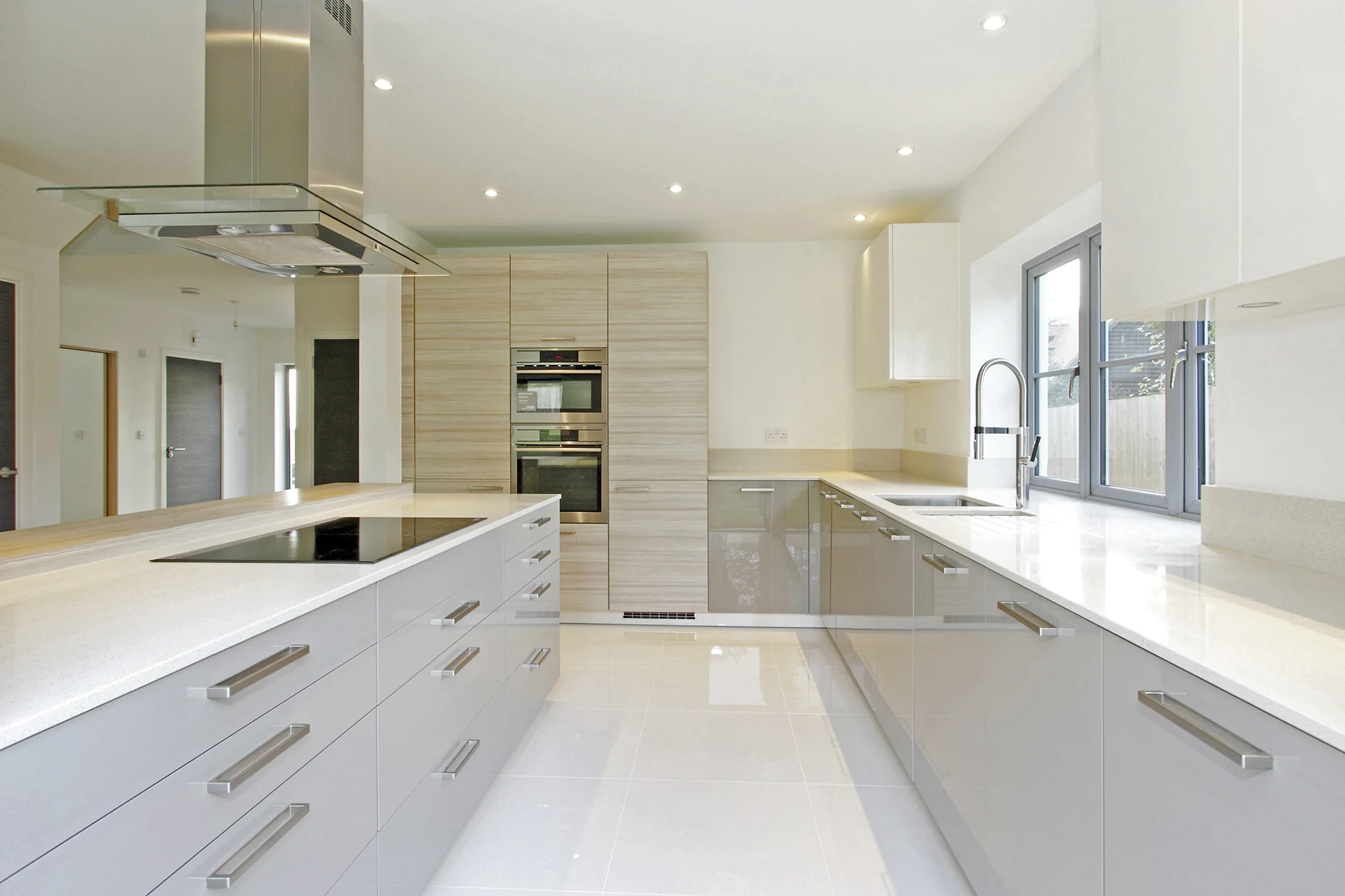 Beautiful handmade kitchen, including Silestone worktops and porcelain tile flooring. Kitchen integrates Neff appliances and instant boil tap.