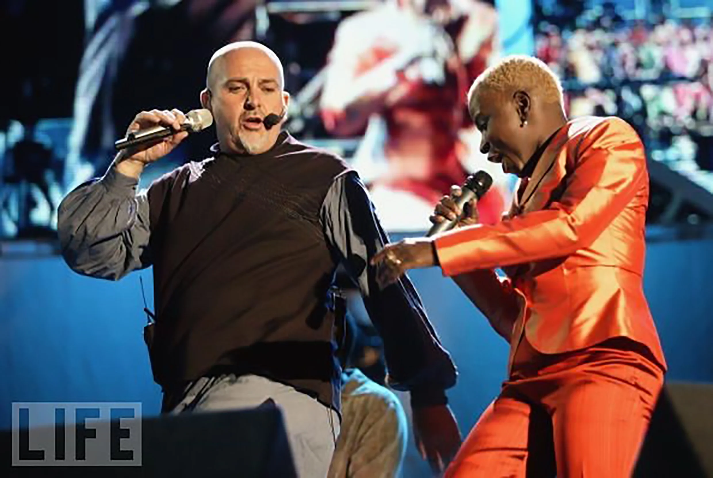 Angelique Kidjo sings for Nelson Mandela at the first 46664 concert in Cape Town