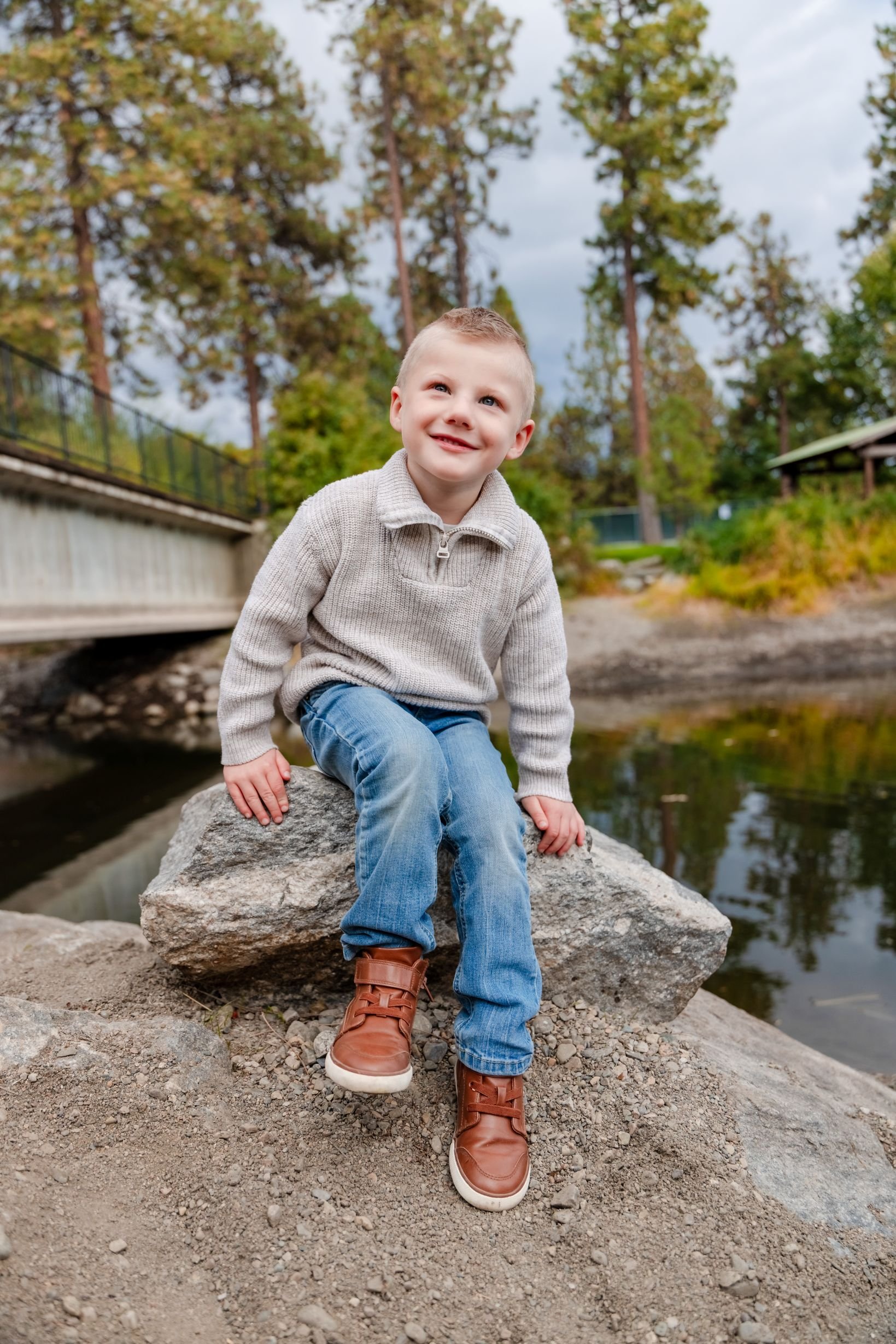 boy on rock coeur d'alene family photographer