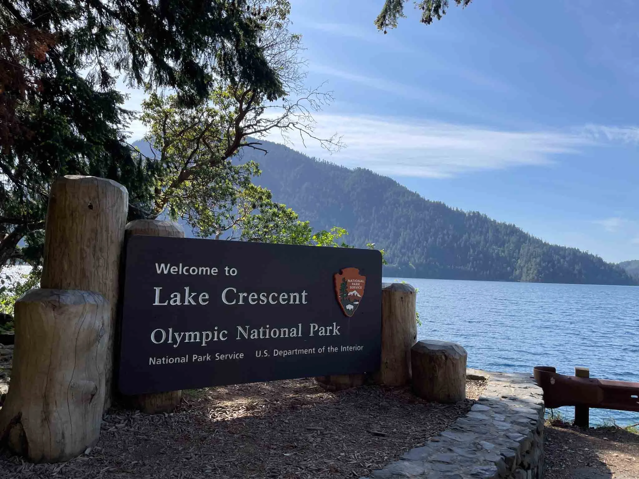 lake crescent sign