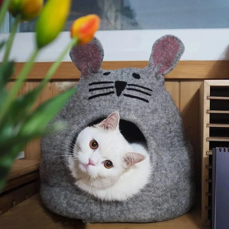 wool pet cave in shape of mouse