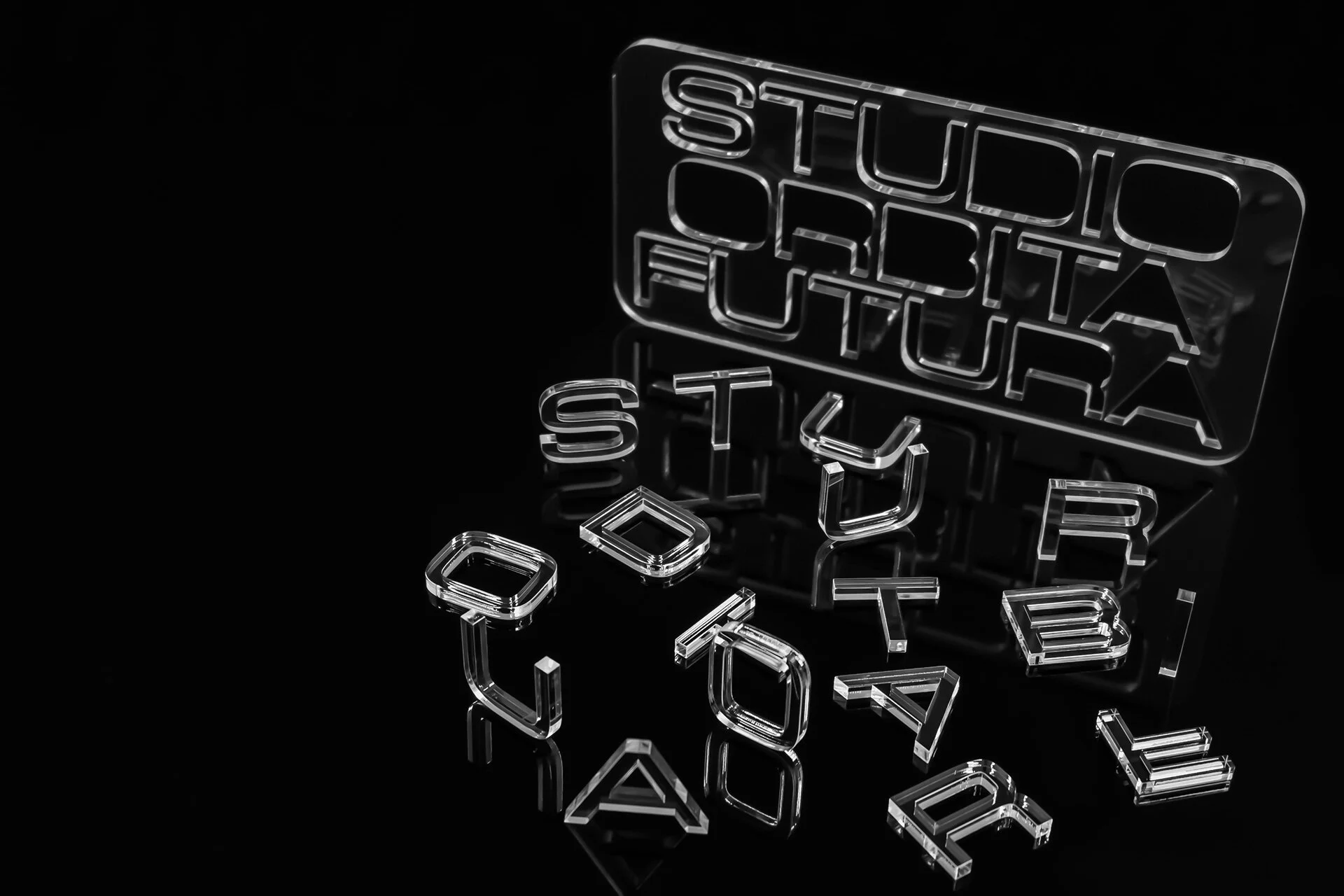 orbita-futura-studio_acrylic-letters_01_1920px-v2.jpg
