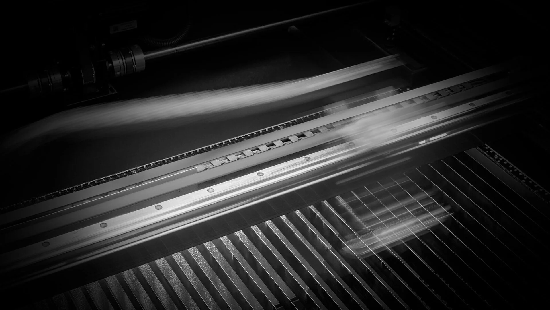 laser-cutter_studio-orbita-futura_1920px.jpg