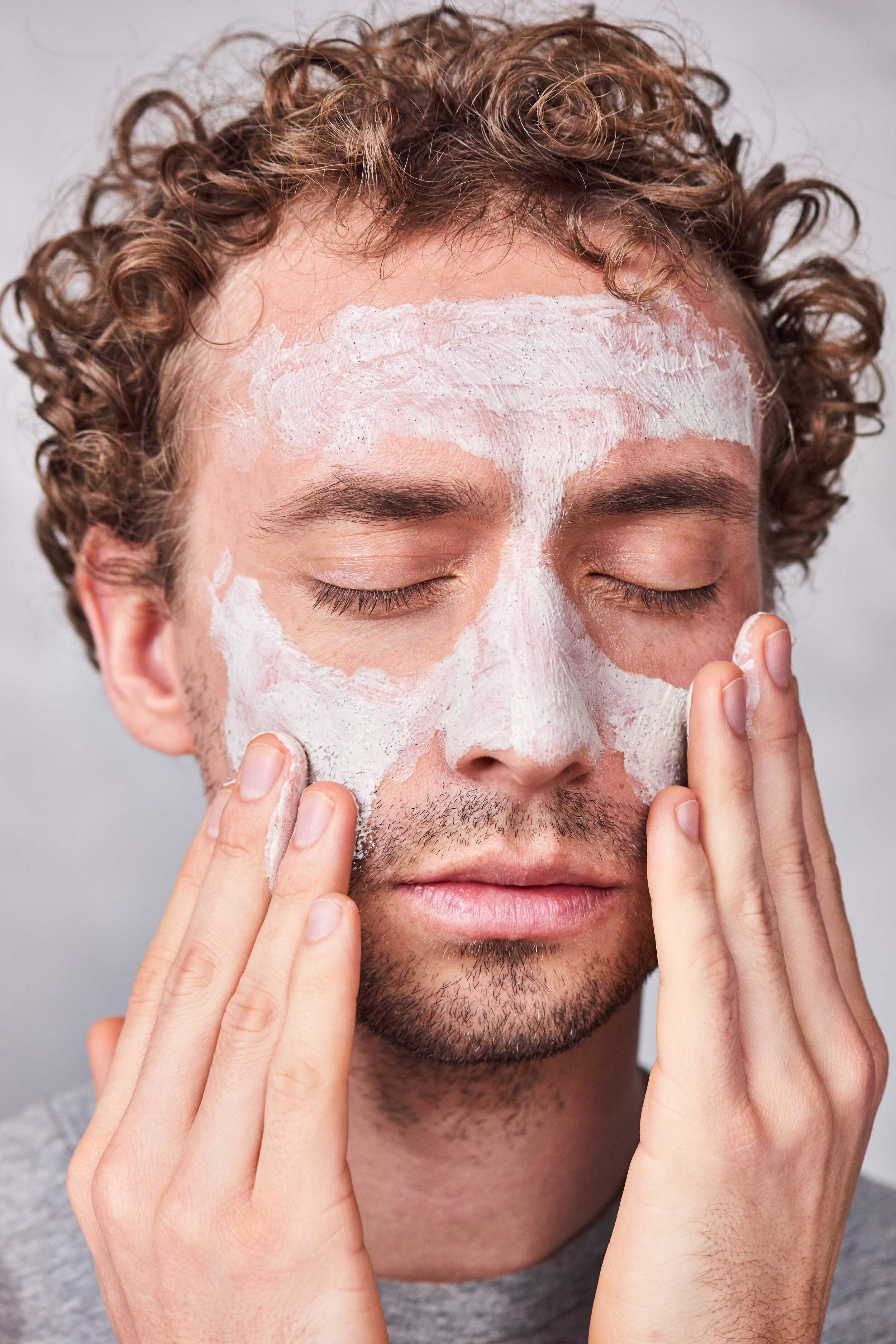 121318_Harrys_FaceMasks_02_Application1_2035_V1_RGB.jpg