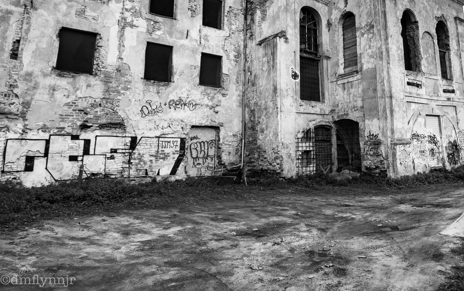 uzupis decay.jpg