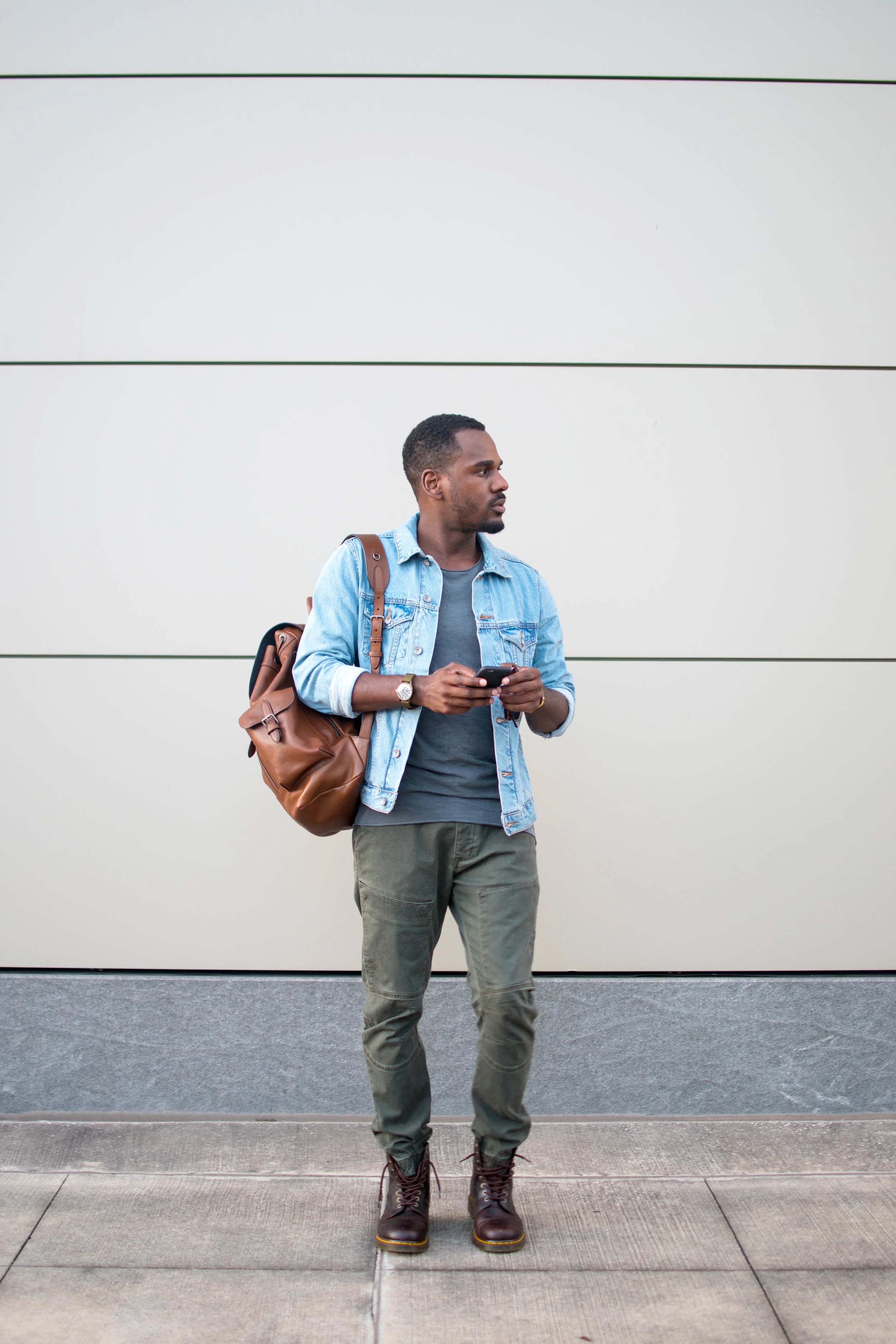 These green joggers are getting so much play this fall in my relaxed looks! I’ve been⠀ paying a lot more attention to the materials of my clothing lately. These joggers are made out of⠀ cotton, so they’re comfortable and breathable. Joggers like these are definitely a fall closet⠀ essential!!⠀ @DiscoverCotton #GregsStyleGuide#ShopCotton