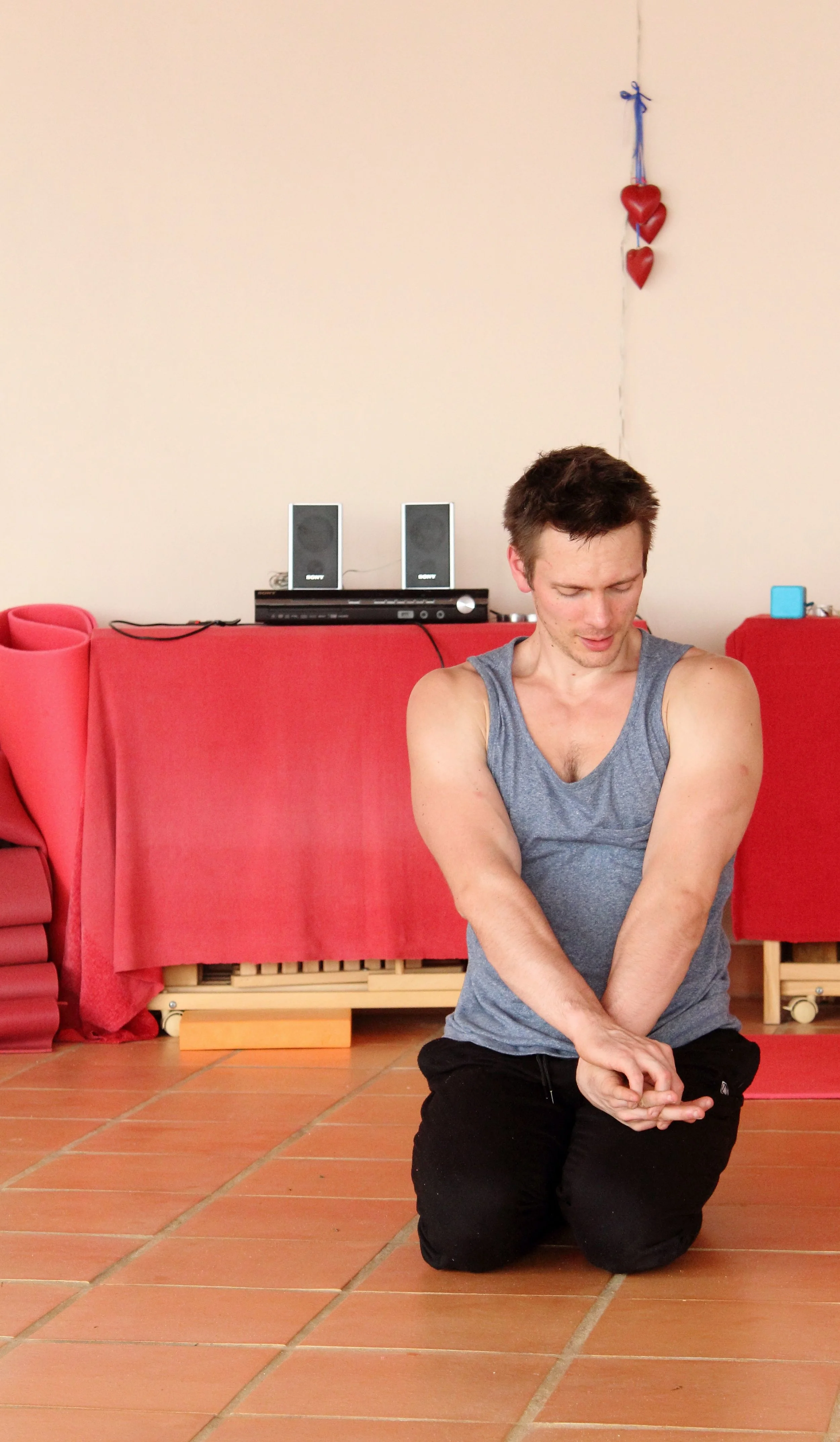 Inertia Retreat Saturday Afternoon_Mikael Handbalancing_Seve_2.jpg