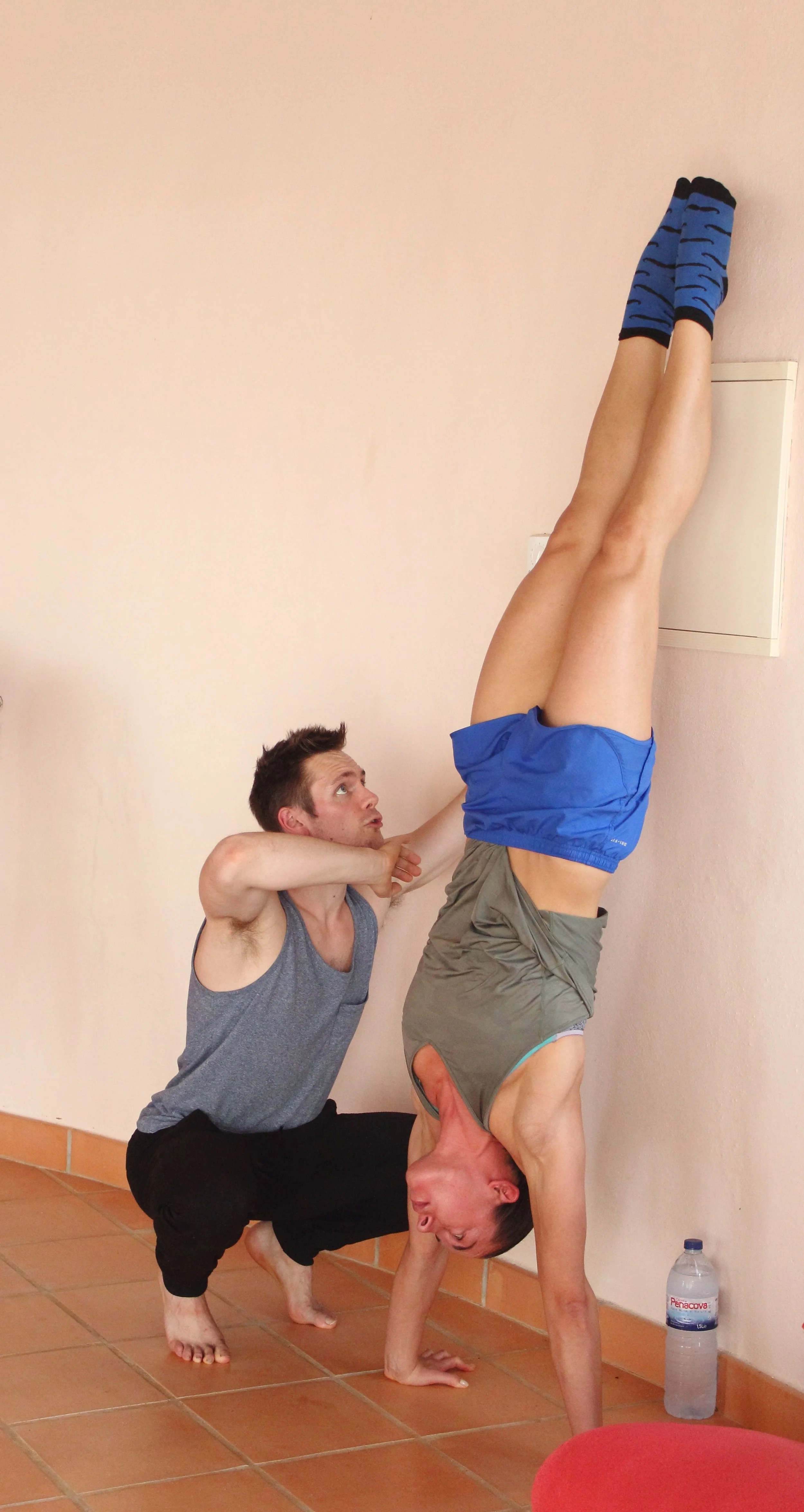 Inertia Retreat Saturday Afternoon_Mikael Handbalancing_Seve_7.jpg