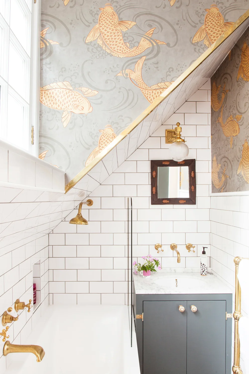 The Pink House . Bathroom. Wallpaper.